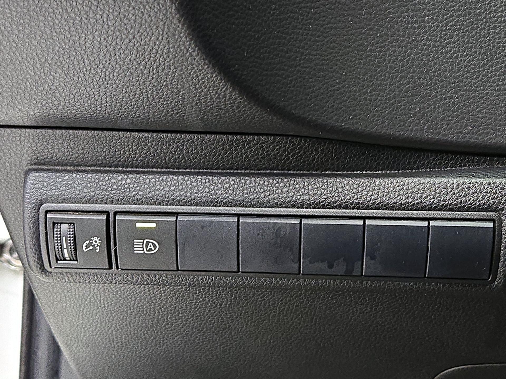 Thumbnail: 2020 Toyota Corolla - 13