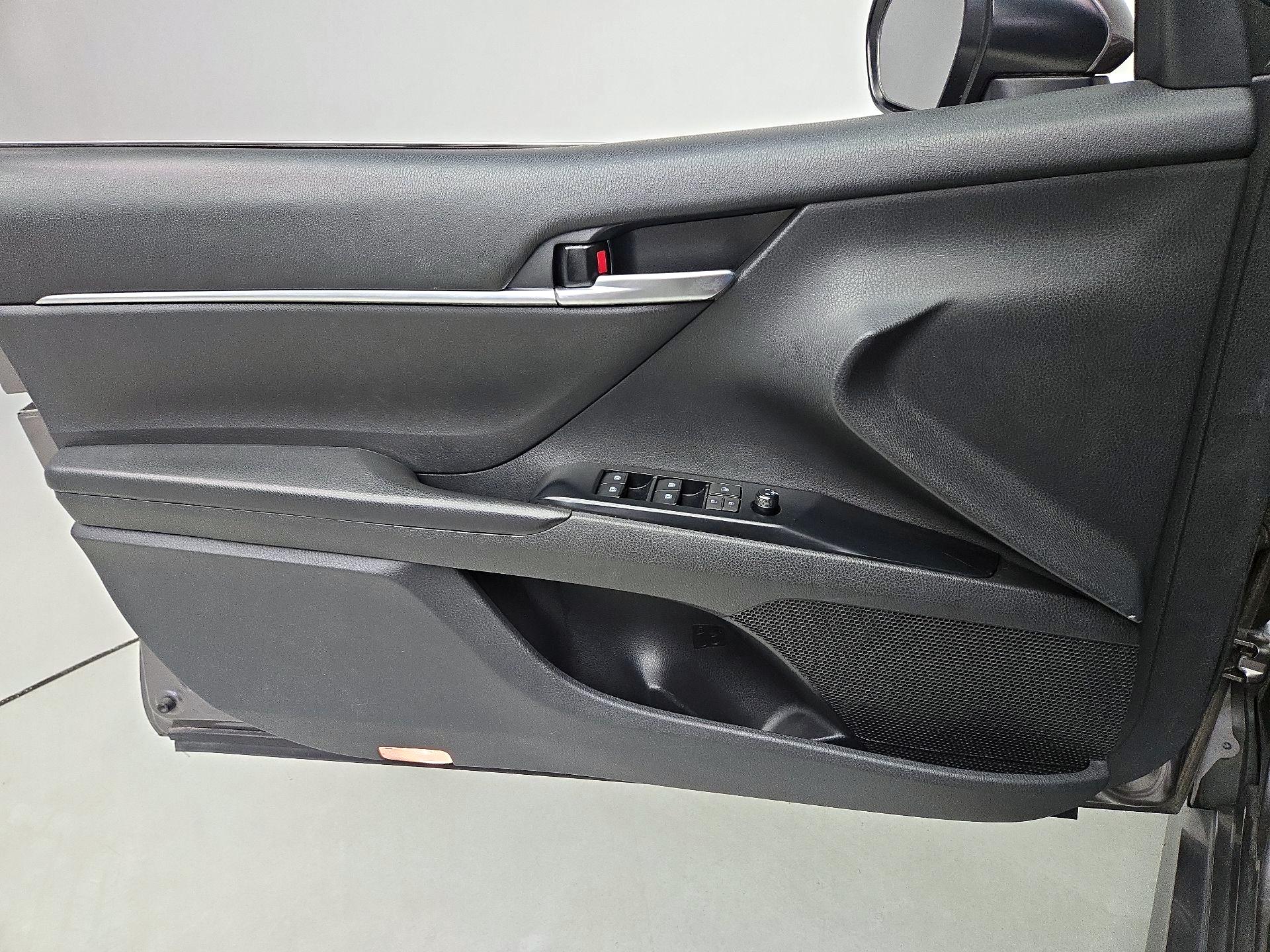 Thumbnail: 2018 Toyota Camry - 12