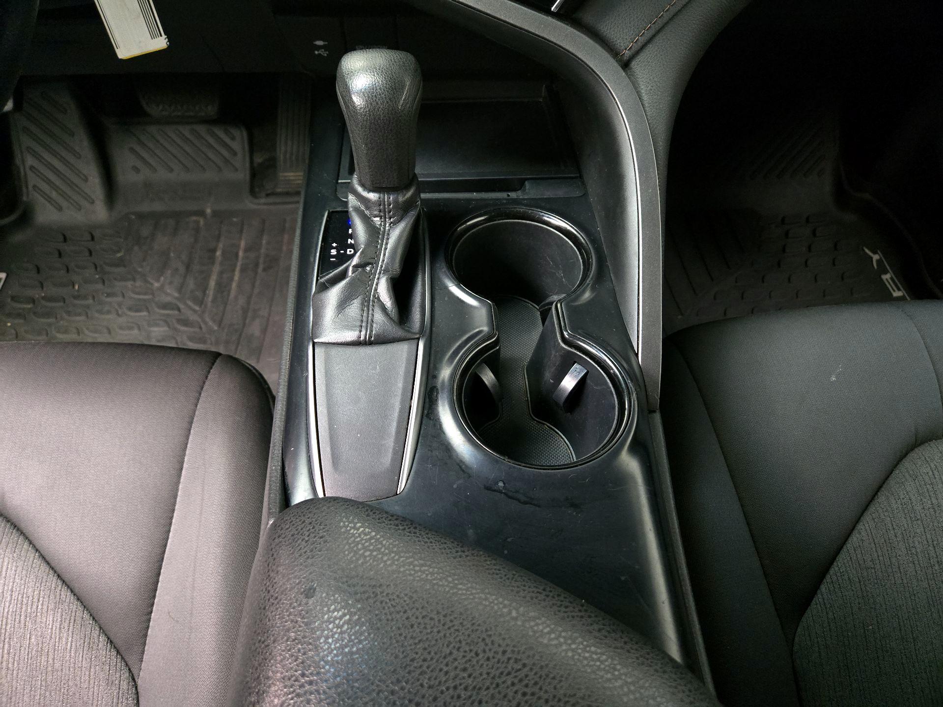 Thumbnail: 2018 Toyota Camry - 17