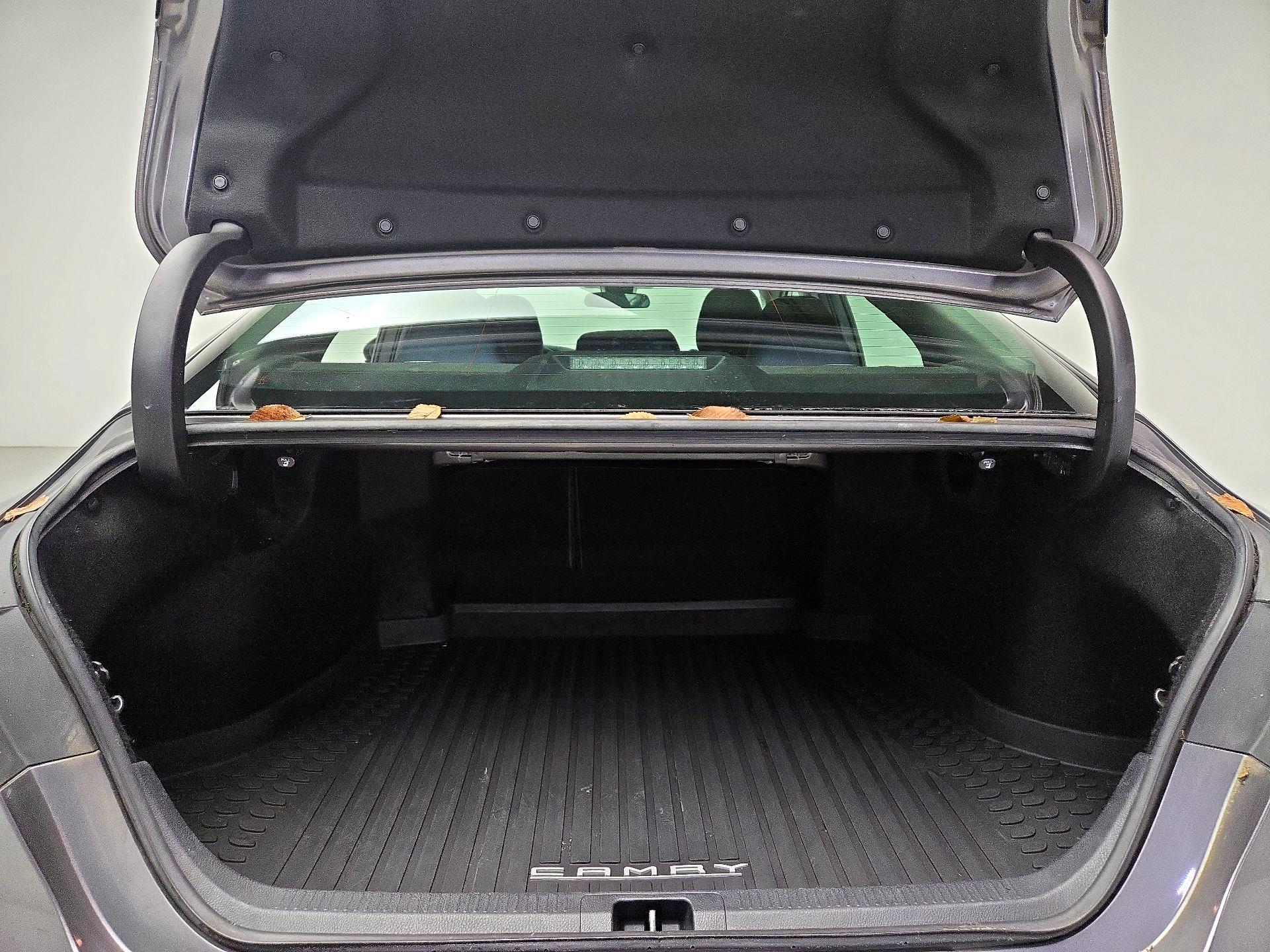 Thumbnail: 2018 Toyota Camry - 20