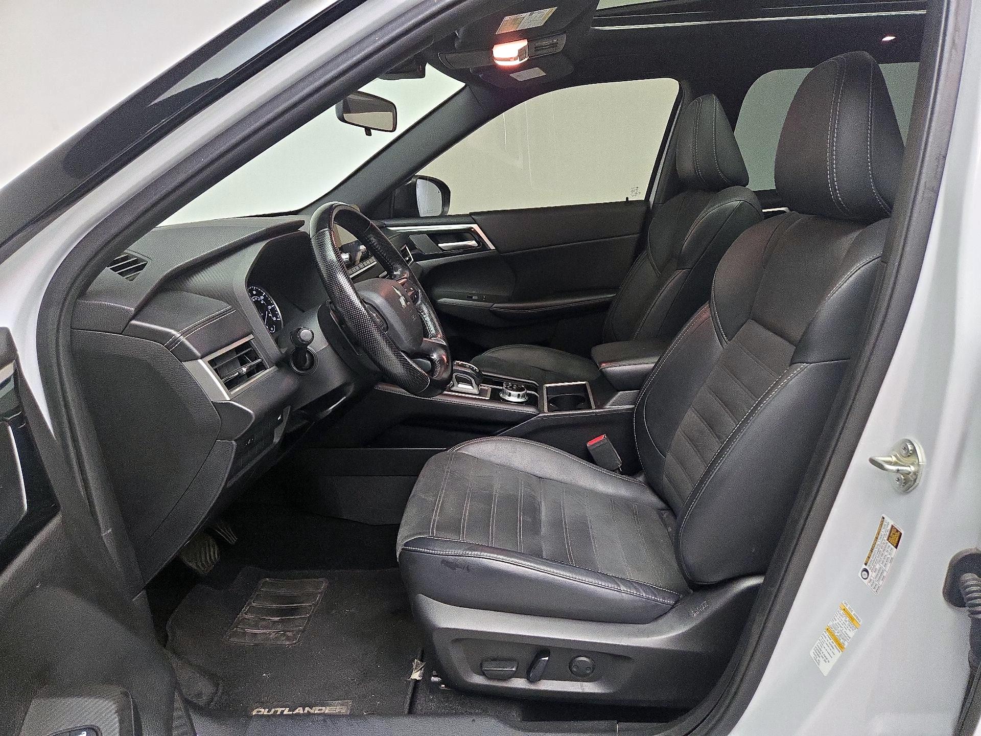 Thumbnail: 2022 Mitsubishi Outlander - 11