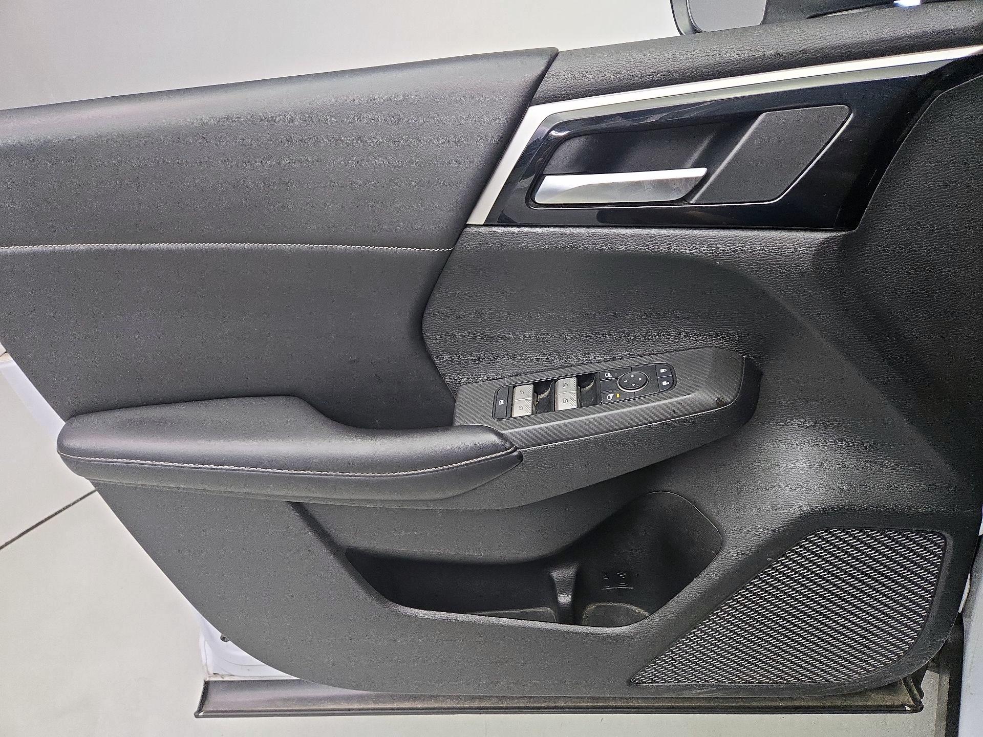 Thumbnail: 2022 Mitsubishi Outlander - 12