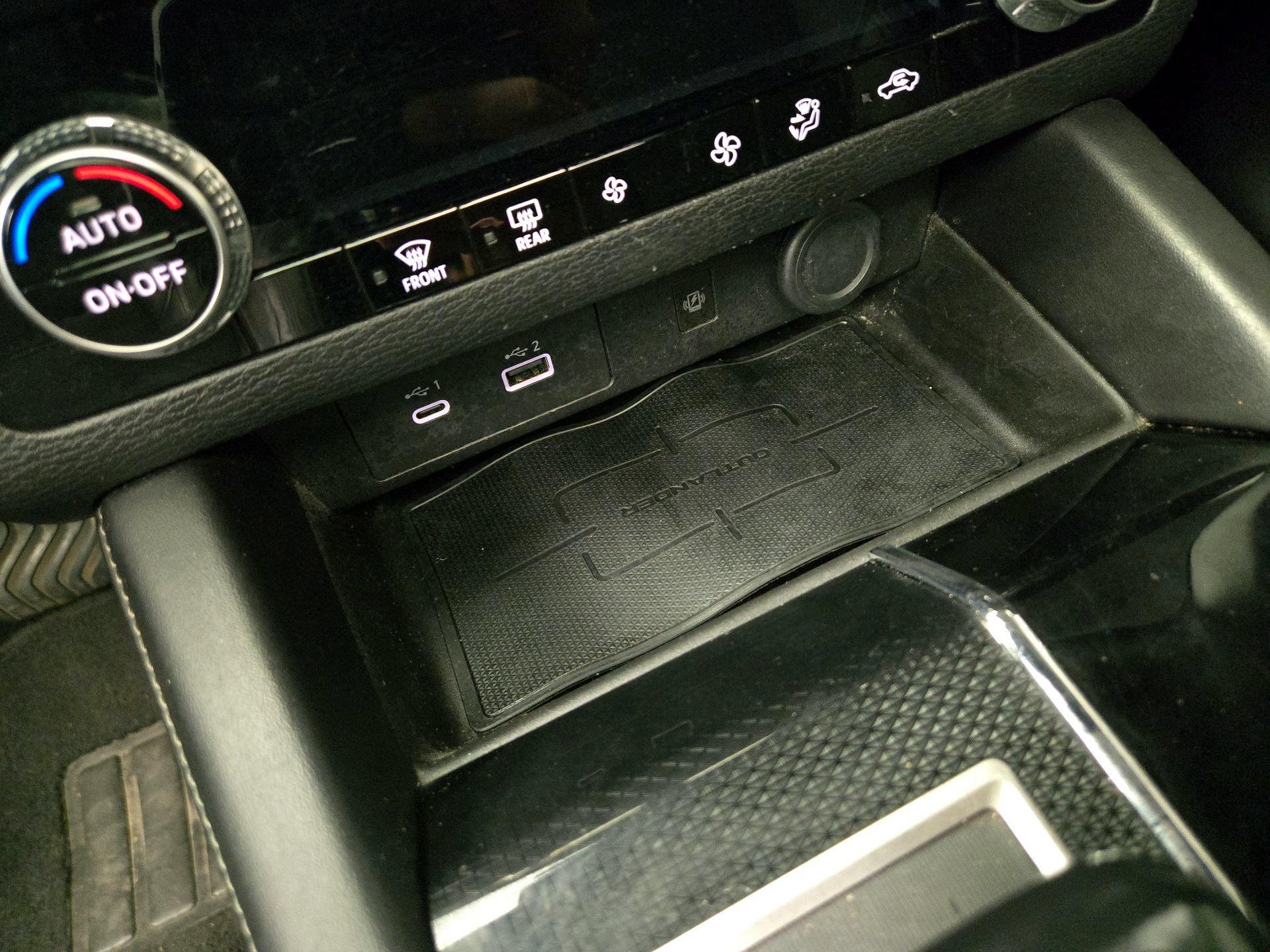 Thumbnail: 2022 Mitsubishi Outlander - 18