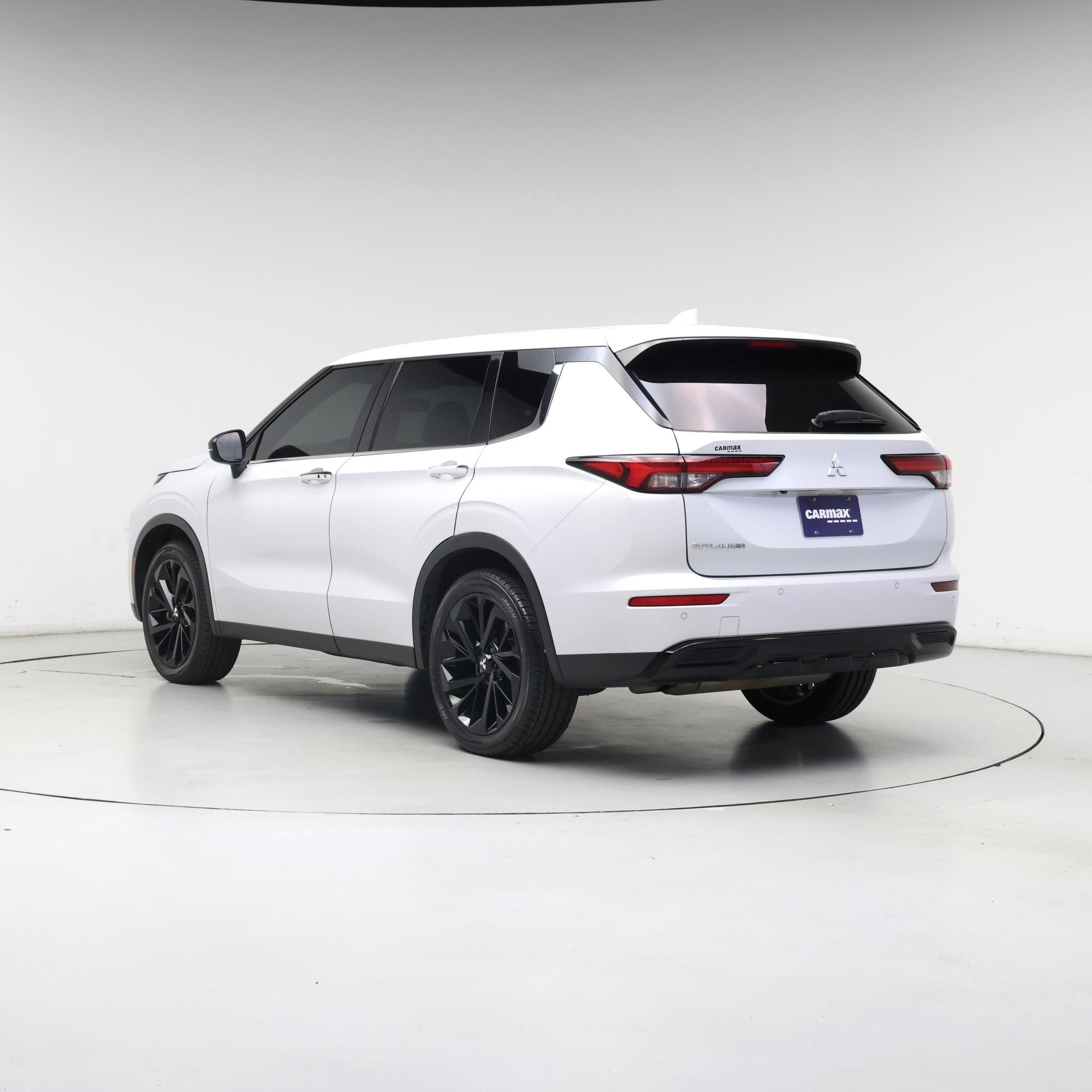 Thumbnail: 2022 Mitsubishi Outlander - 2