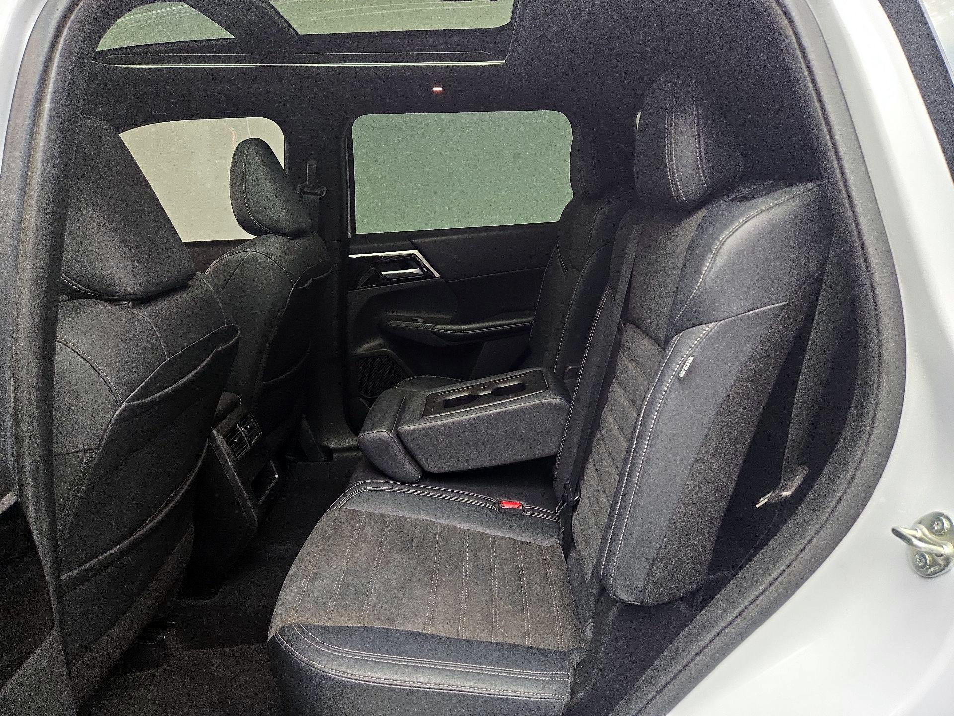 Thumbnail: 2022 Mitsubishi Outlander - 20