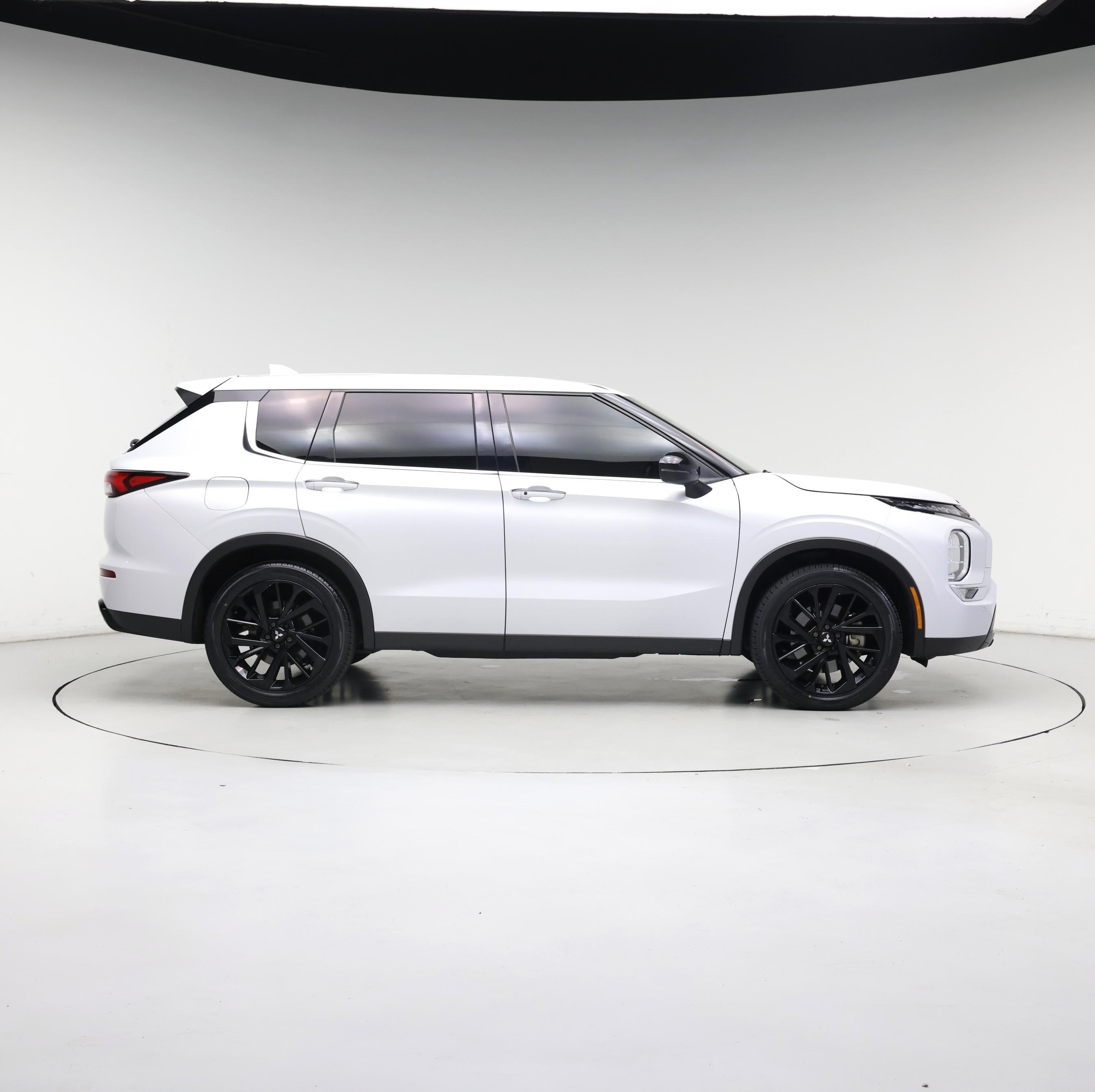 Thumbnail: 2022 Mitsubishi Outlander - 7