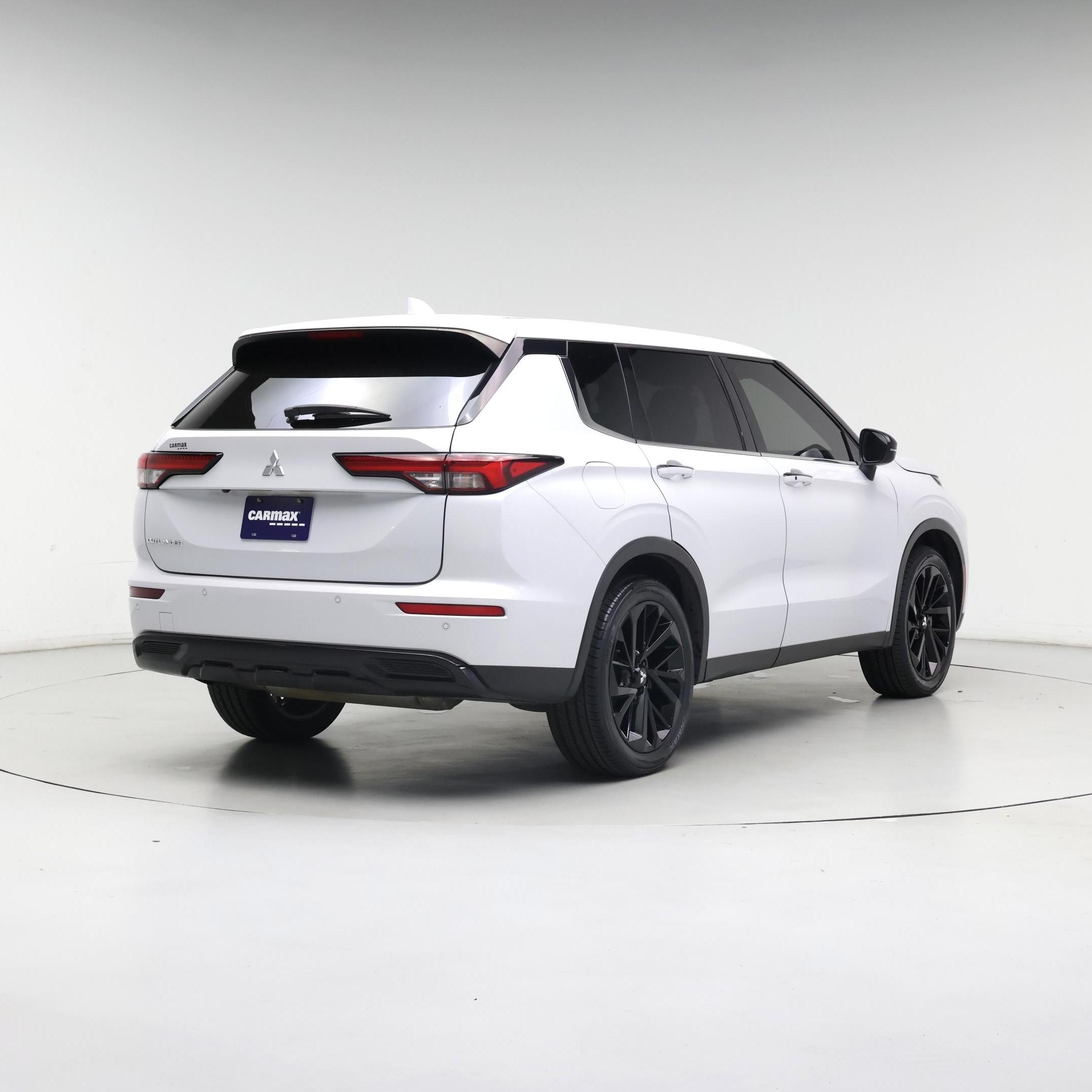 Thumbnail: 2022 Mitsubishi Outlander - 8