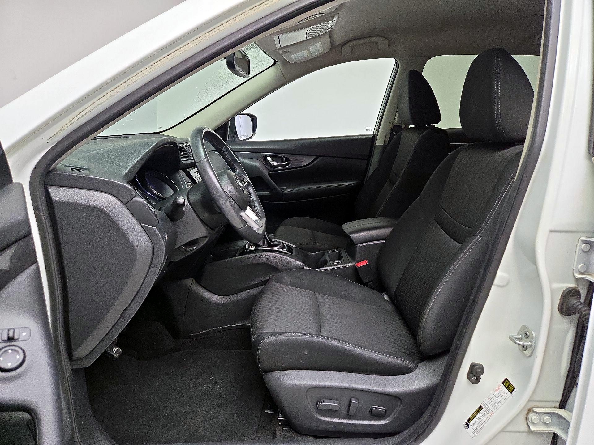 Thumbnail: 2017 Nissan Rogue - 11