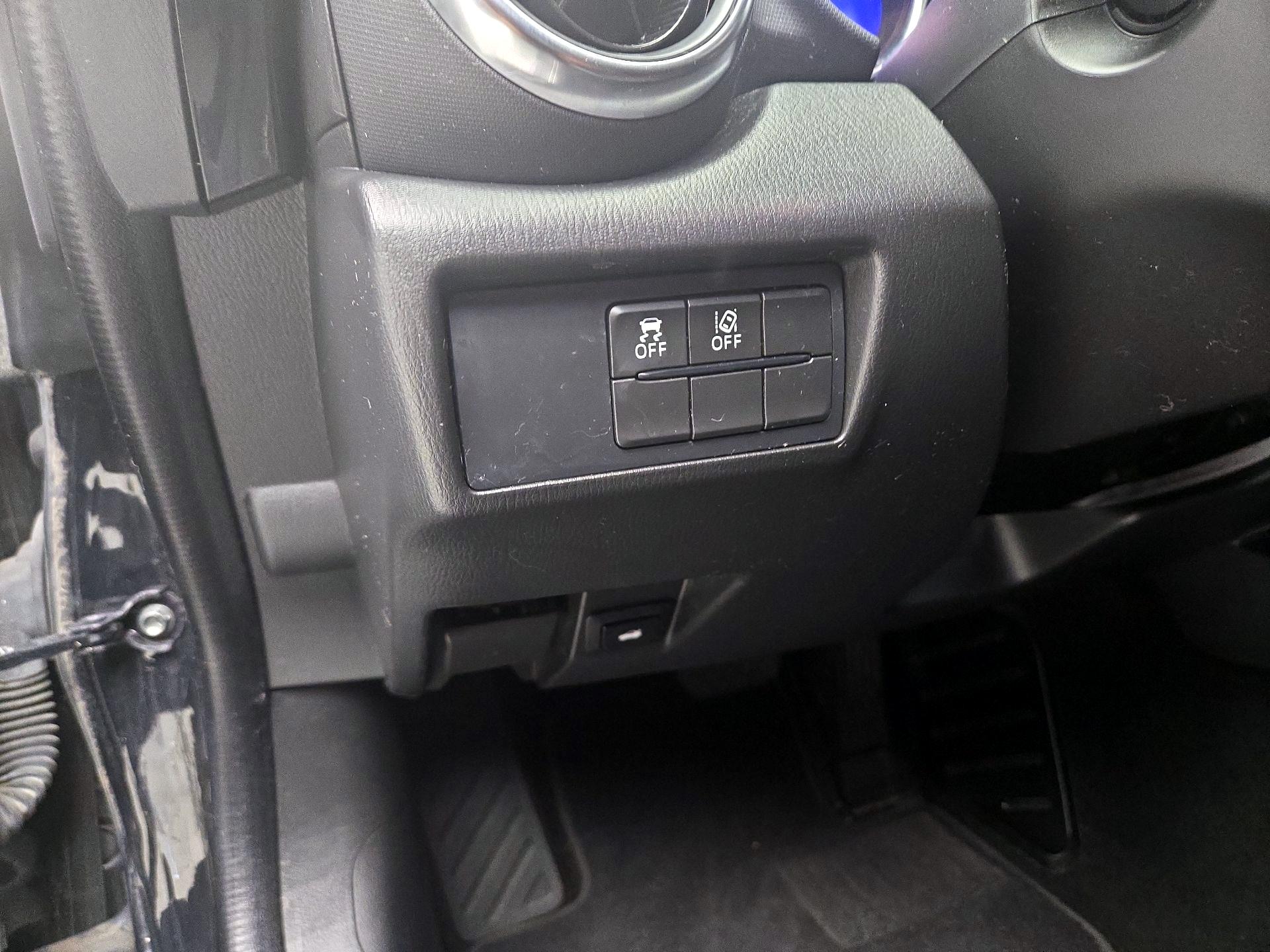 Thumbnail: 2021 Mazda MX-5 Miata - 13