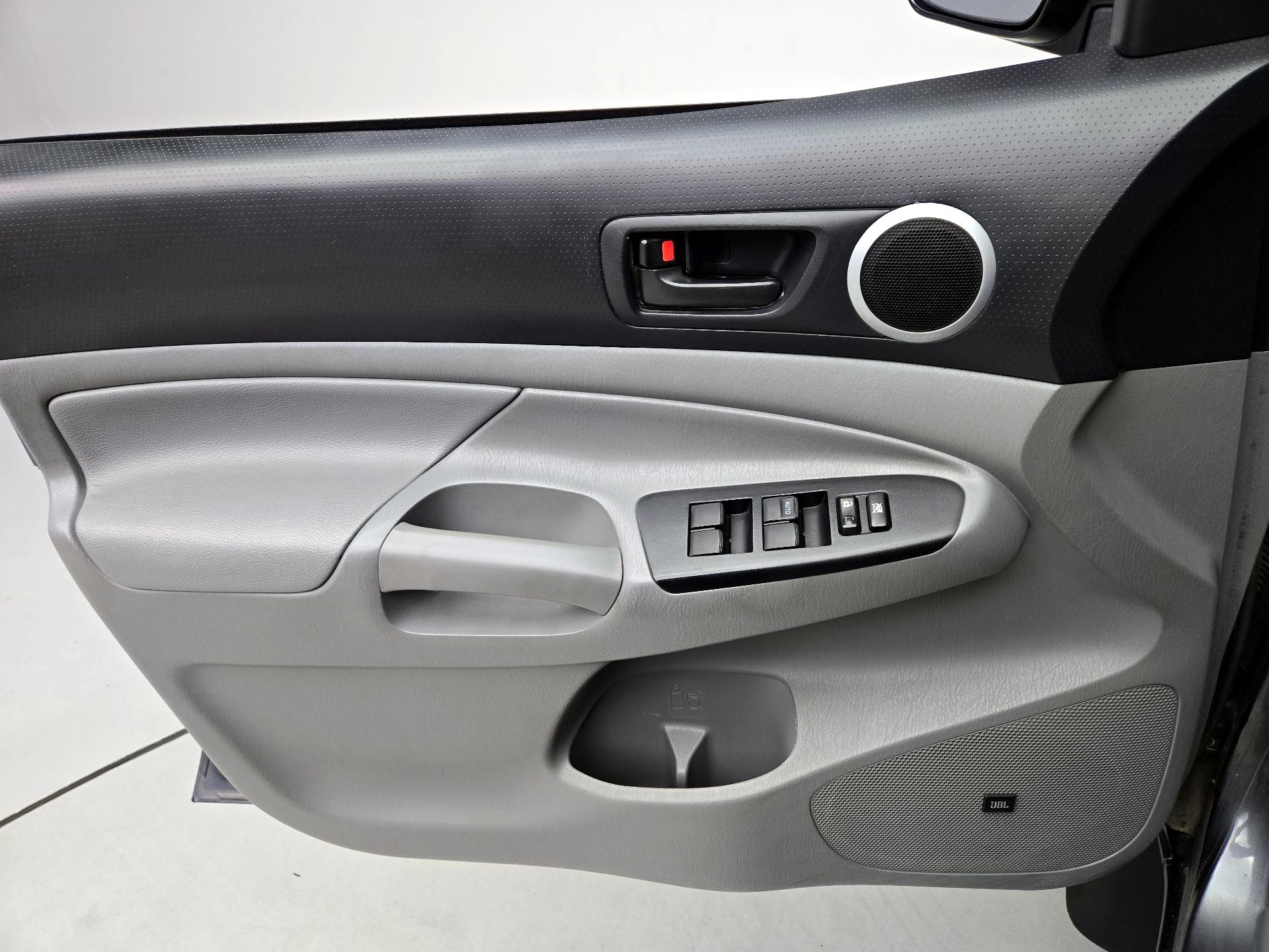 Thumbnail: 2014 Toyota Tacoma - 12