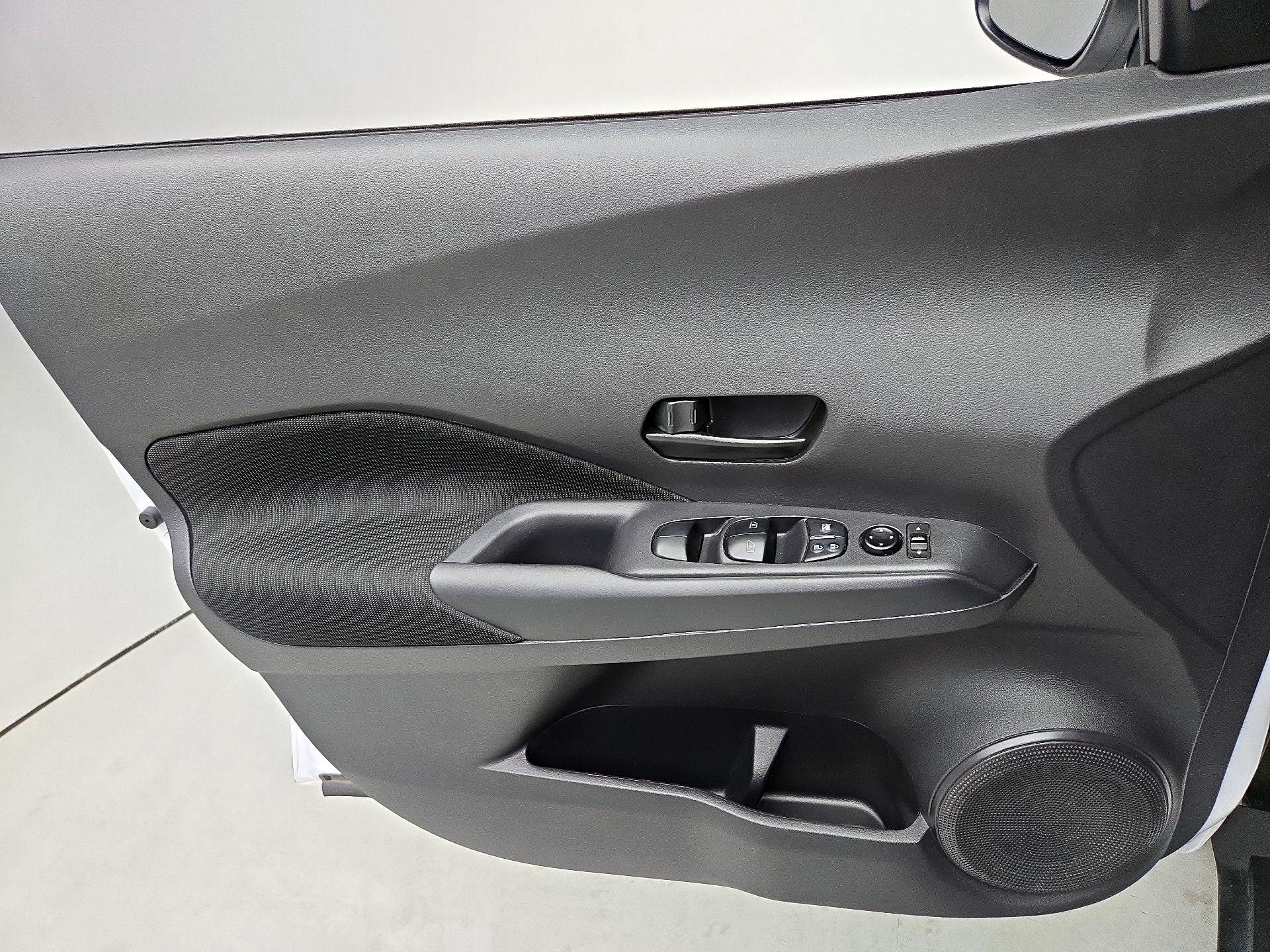 Thumbnail: 2023 Nissan Kicks - 12