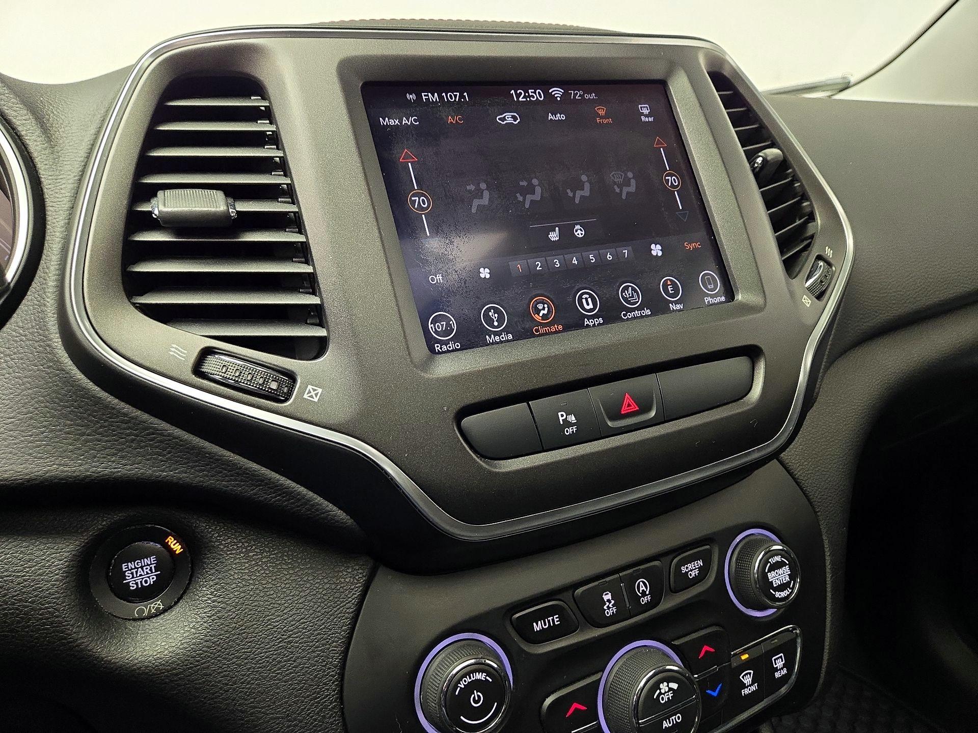 Thumbnail: 2019 Jeep Cherokee - 17