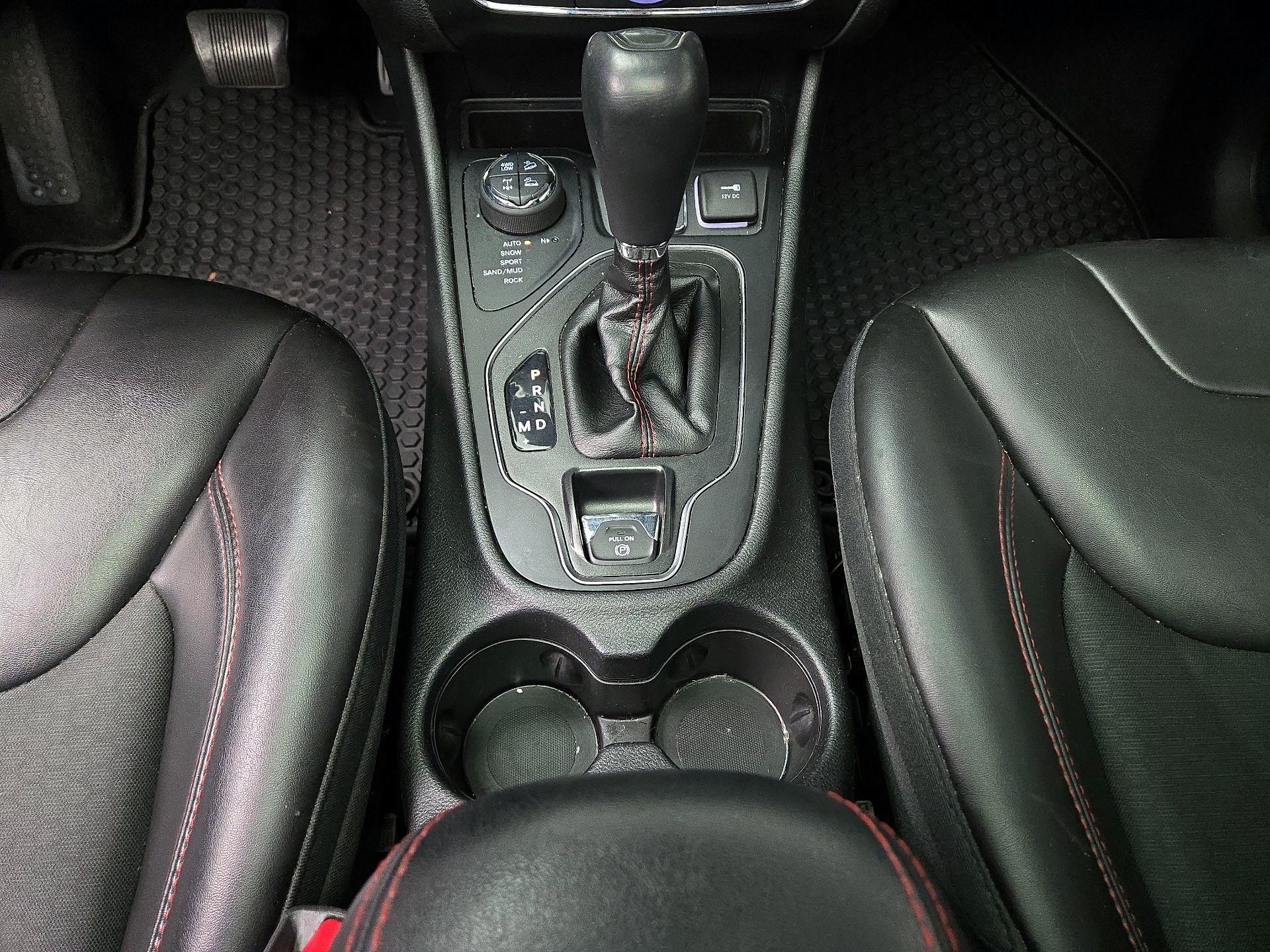 Thumbnail: 2019 Jeep Cherokee - 18