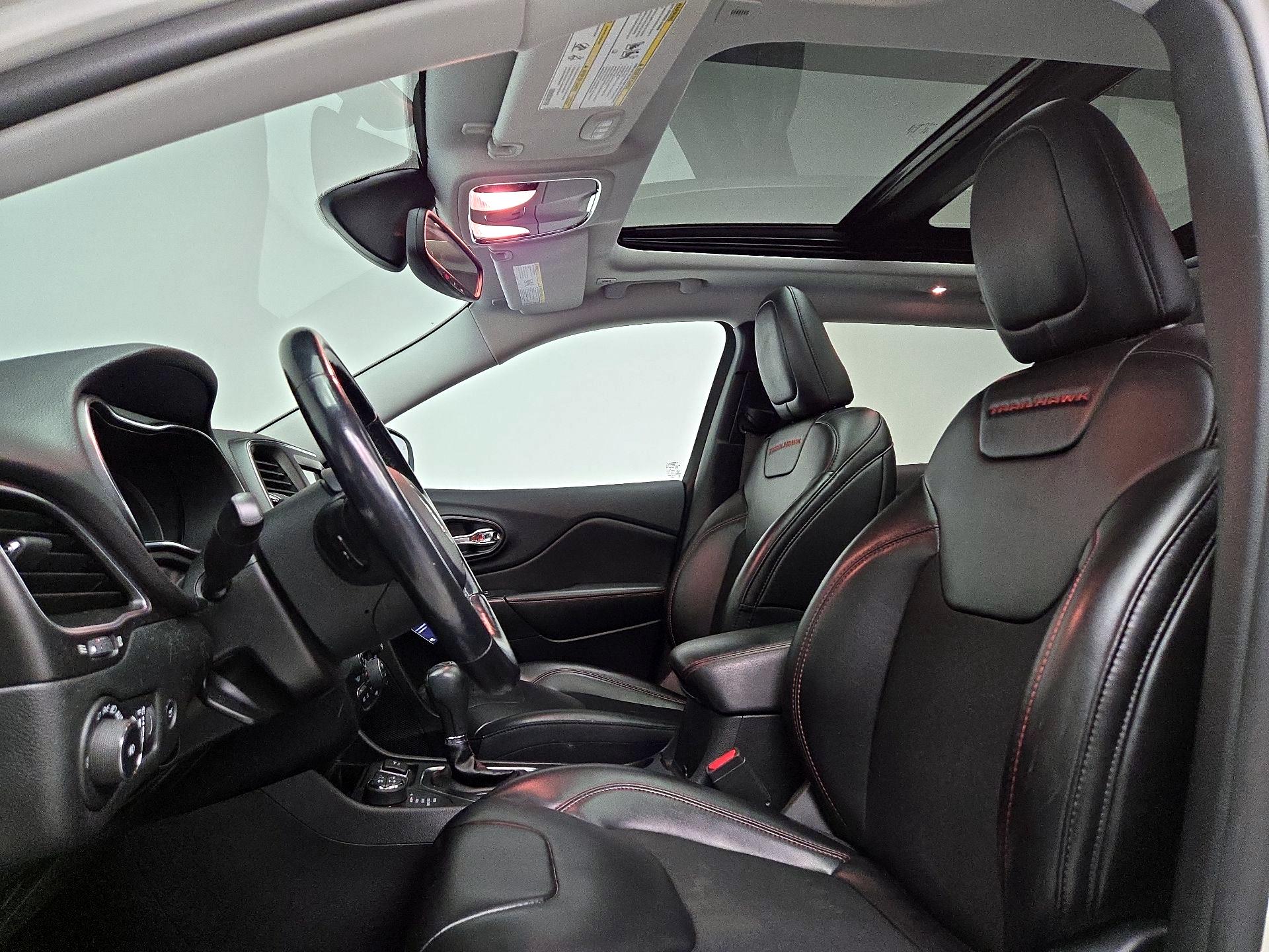 Thumbnail: 2019 Jeep Cherokee - 20