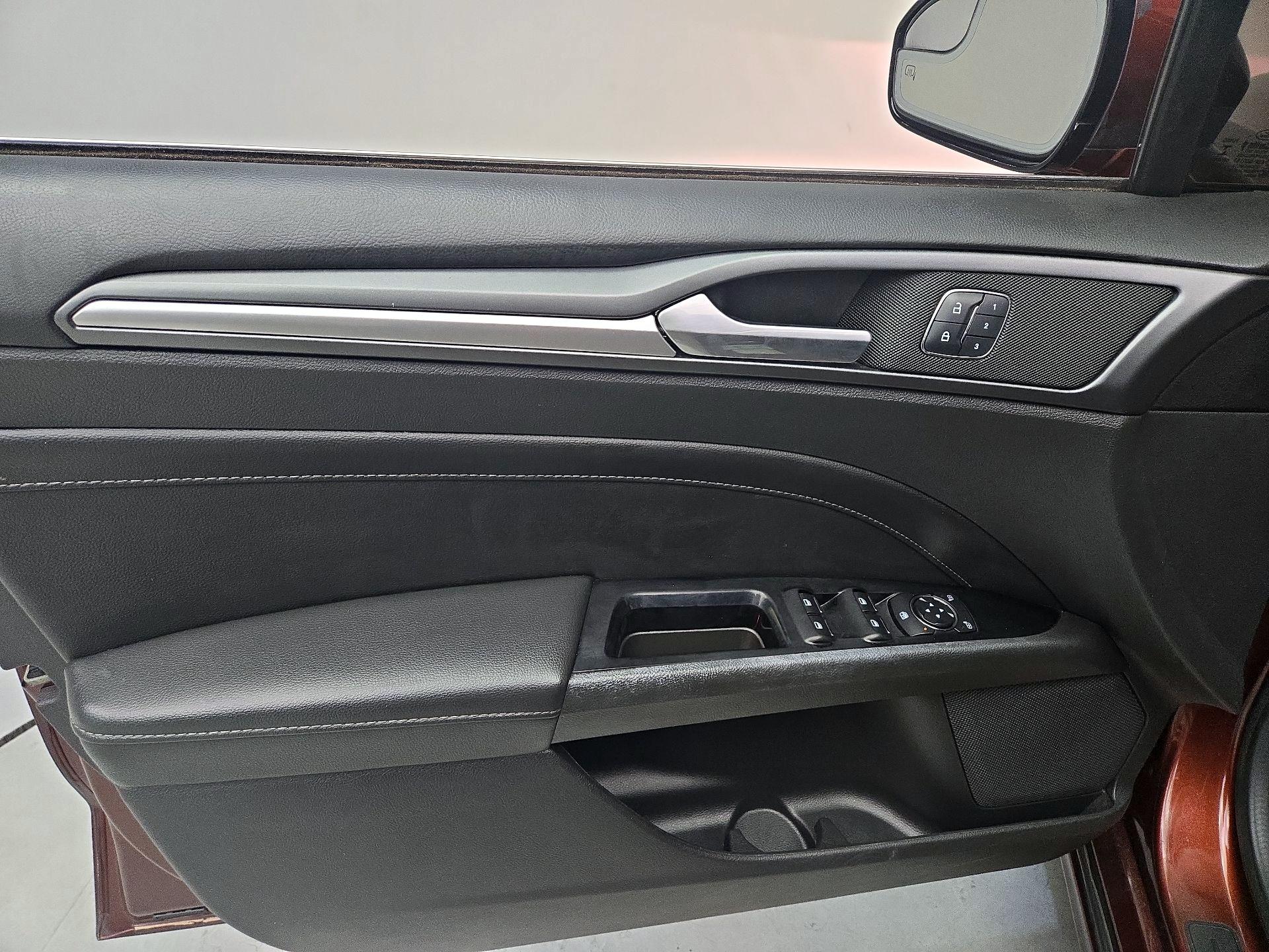 Thumbnail: 2016 Ford Fusion - 12
