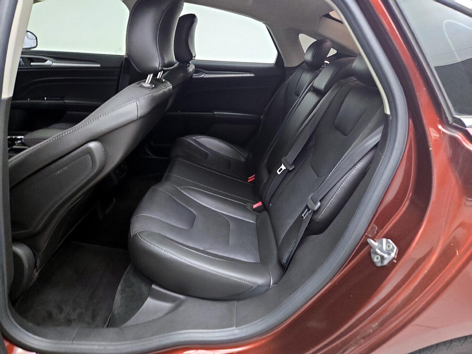 Thumbnail: 2016 Ford Fusion - 18