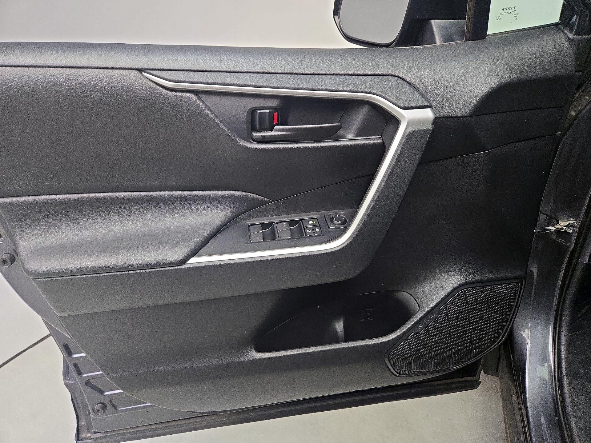 Thumbnail: 2021 Toyota RAV4 - 12