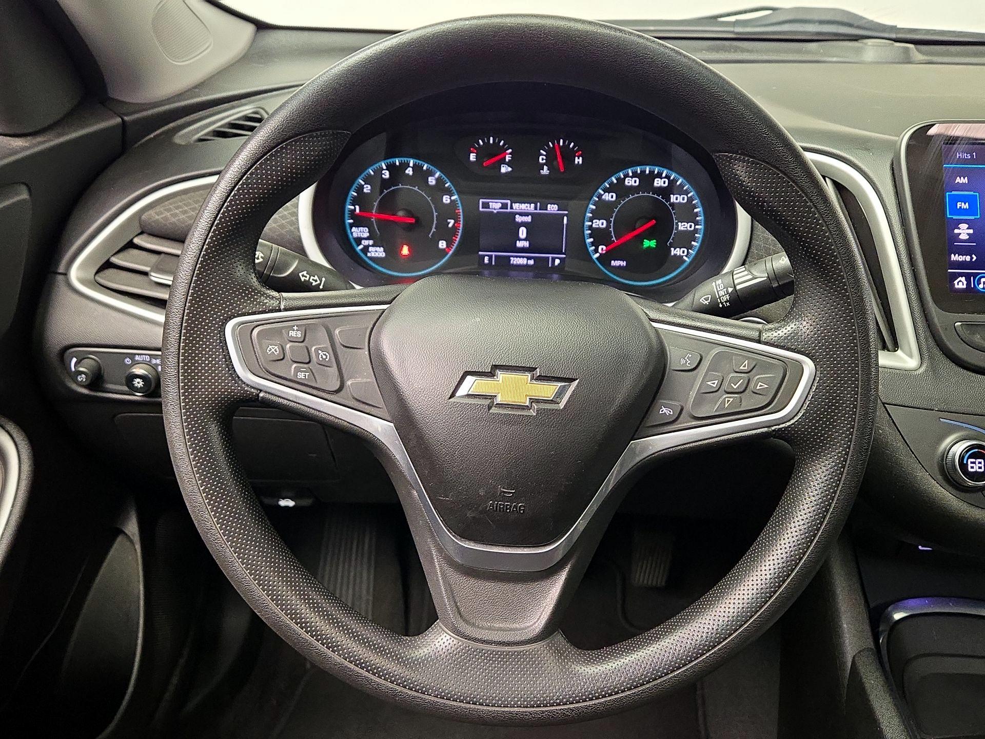 Thumbnail: 2022 Chevrolet Malibu - 10