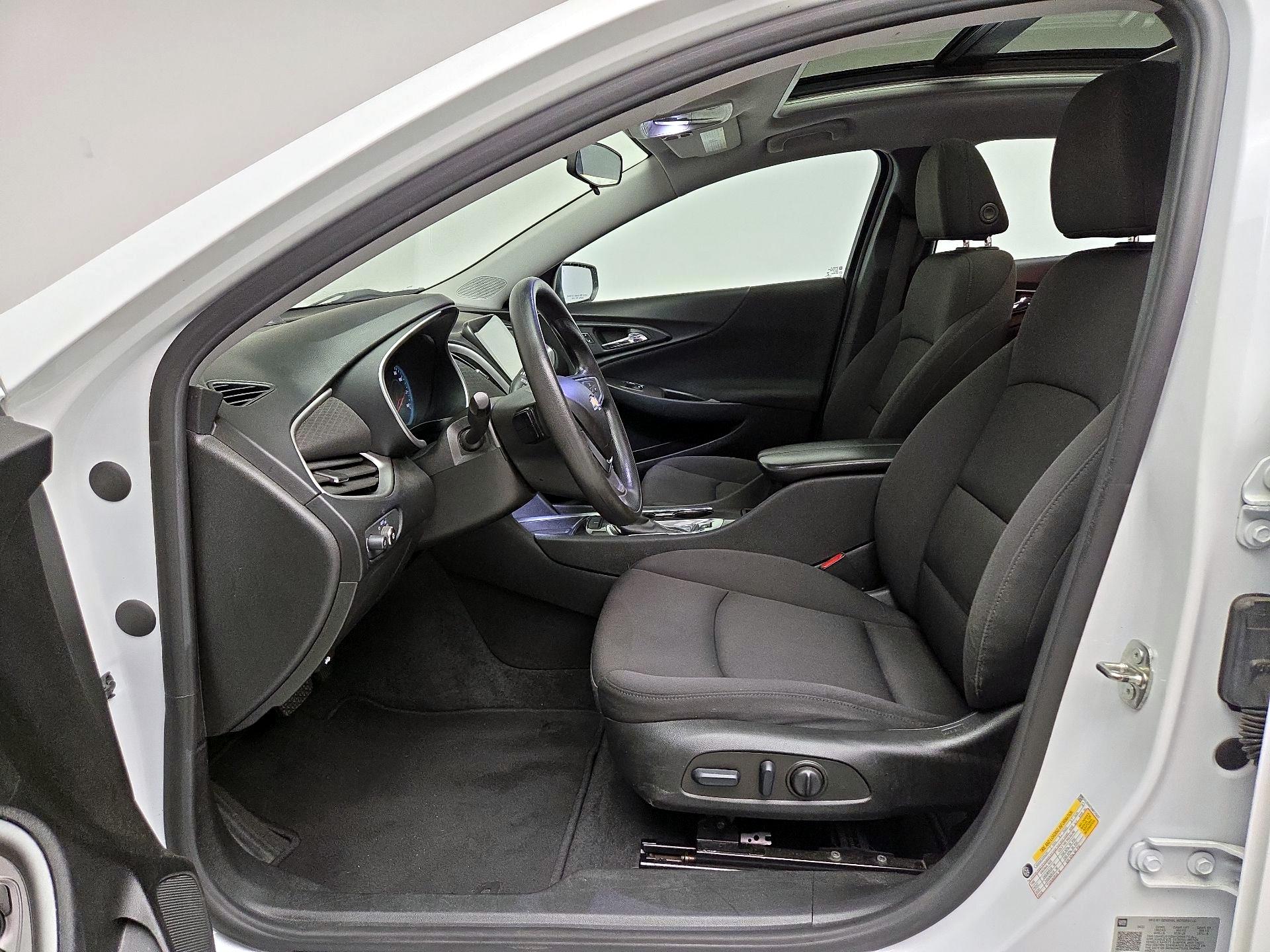 Thumbnail: 2022 Chevrolet Malibu - 11