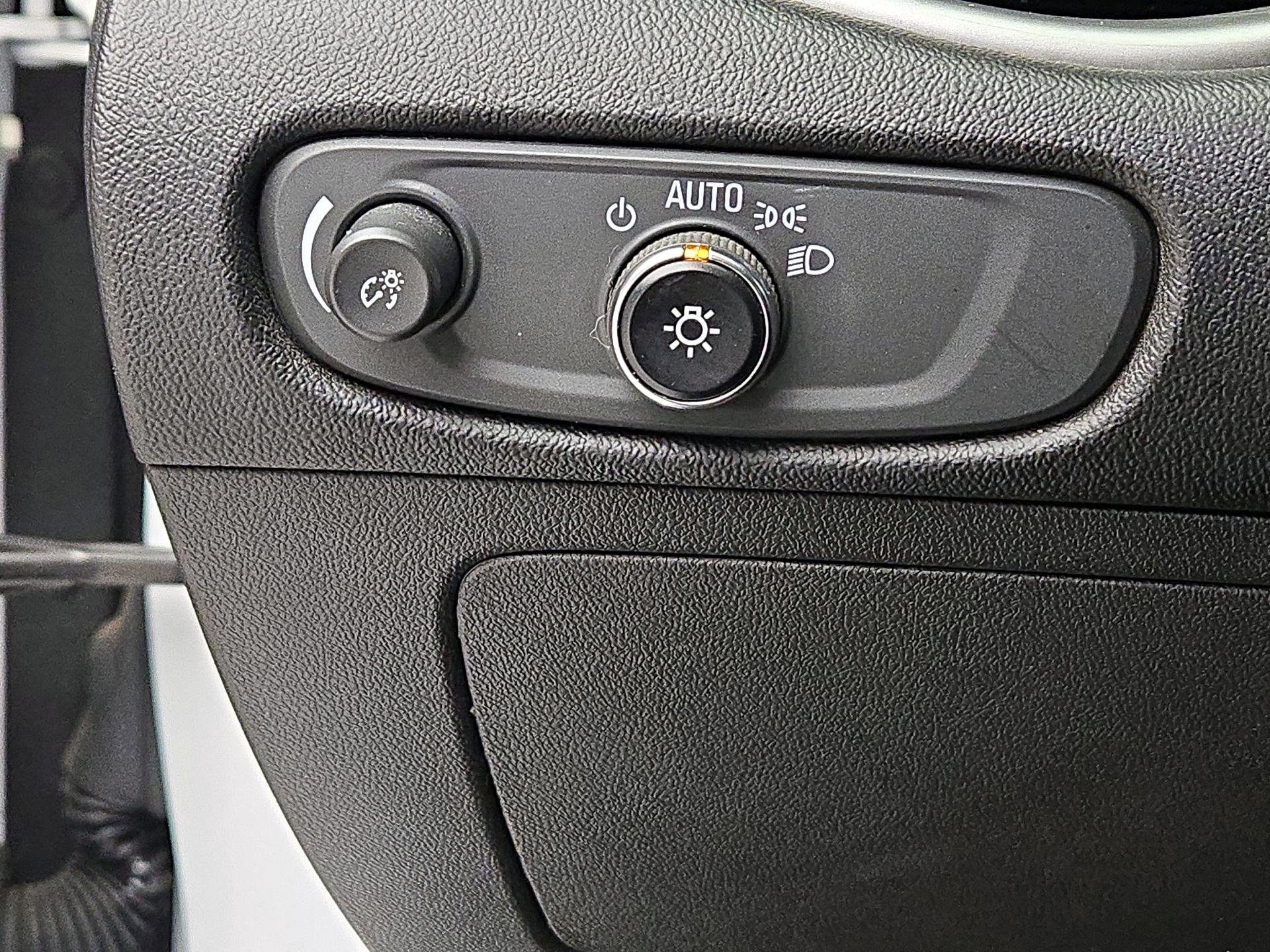 Thumbnail: 2022 Chevrolet Malibu - 13