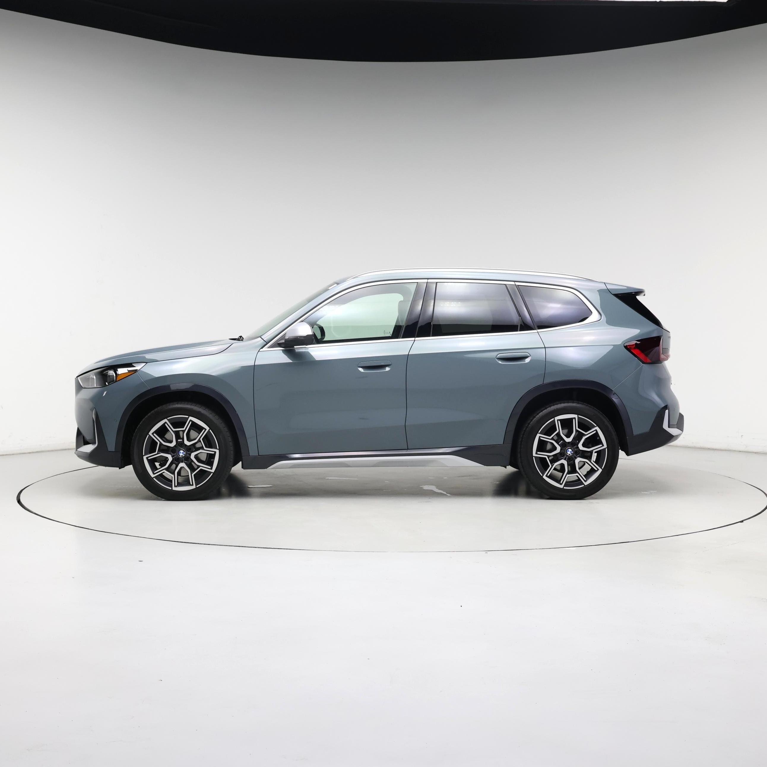 Thumbnail: 2023 BMW X1 - 3