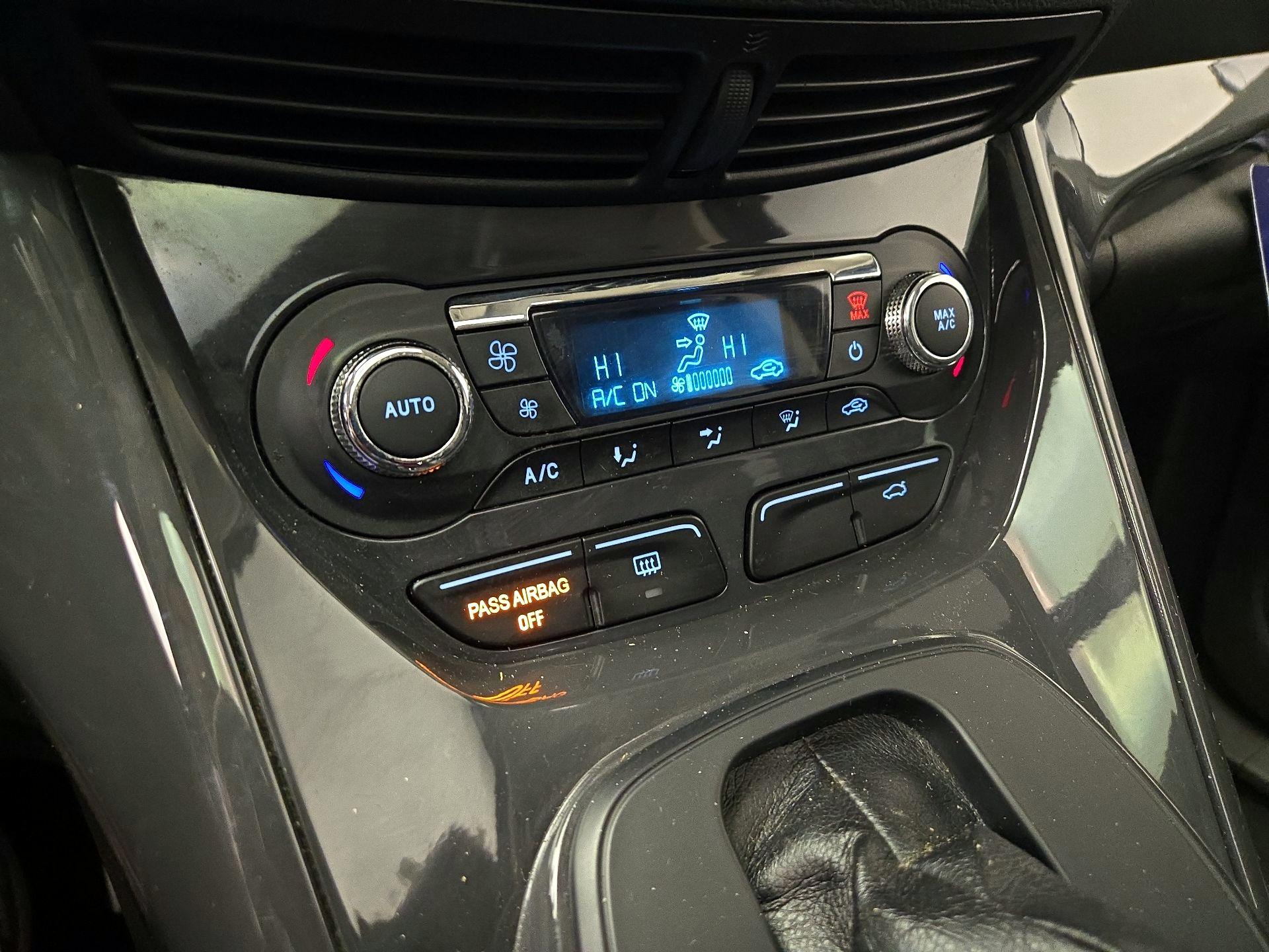 Thumbnail: 2015 Ford Escape - 17