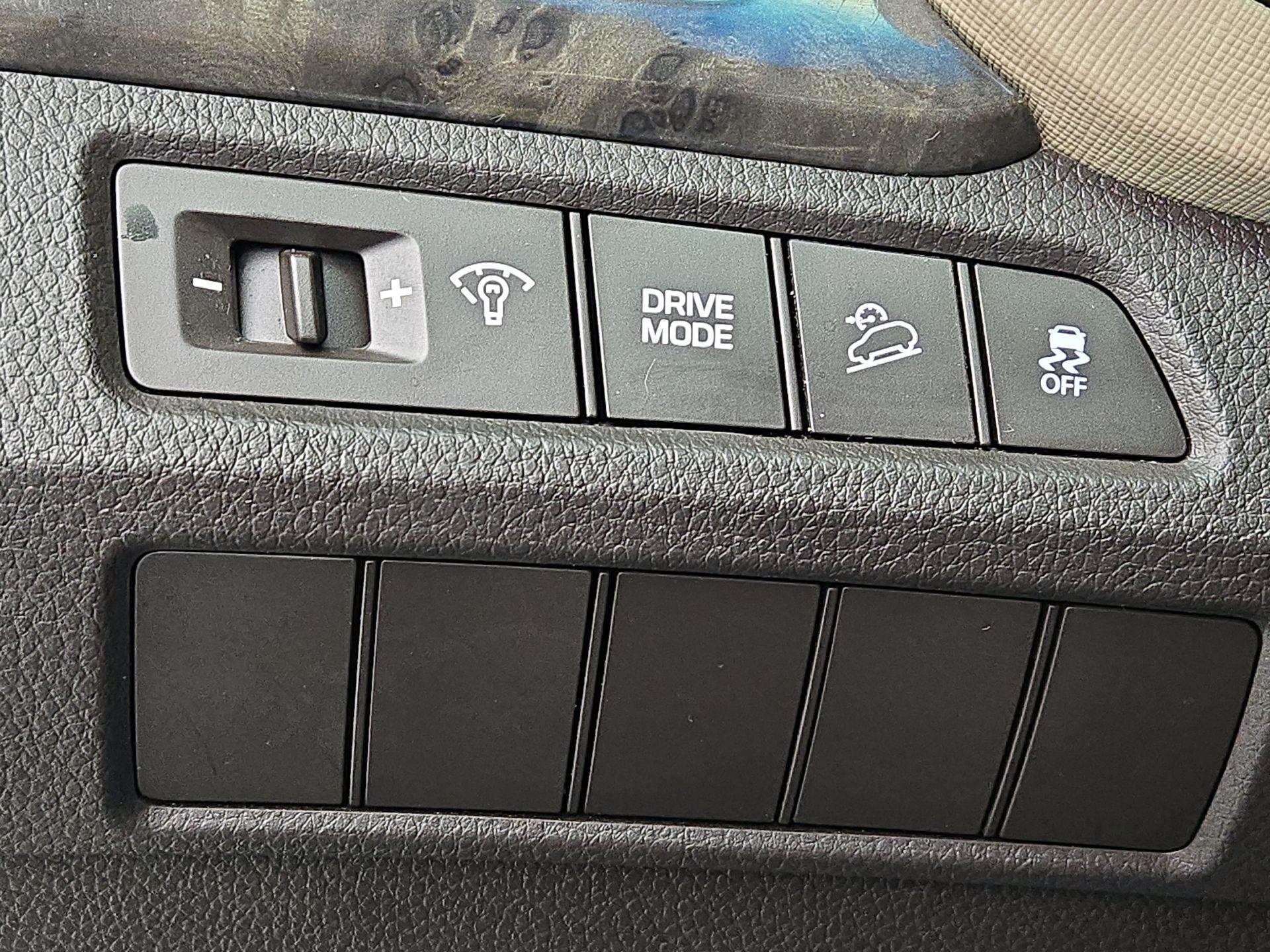 Thumbnail: 2017 Hyundai Santa Fe - 13