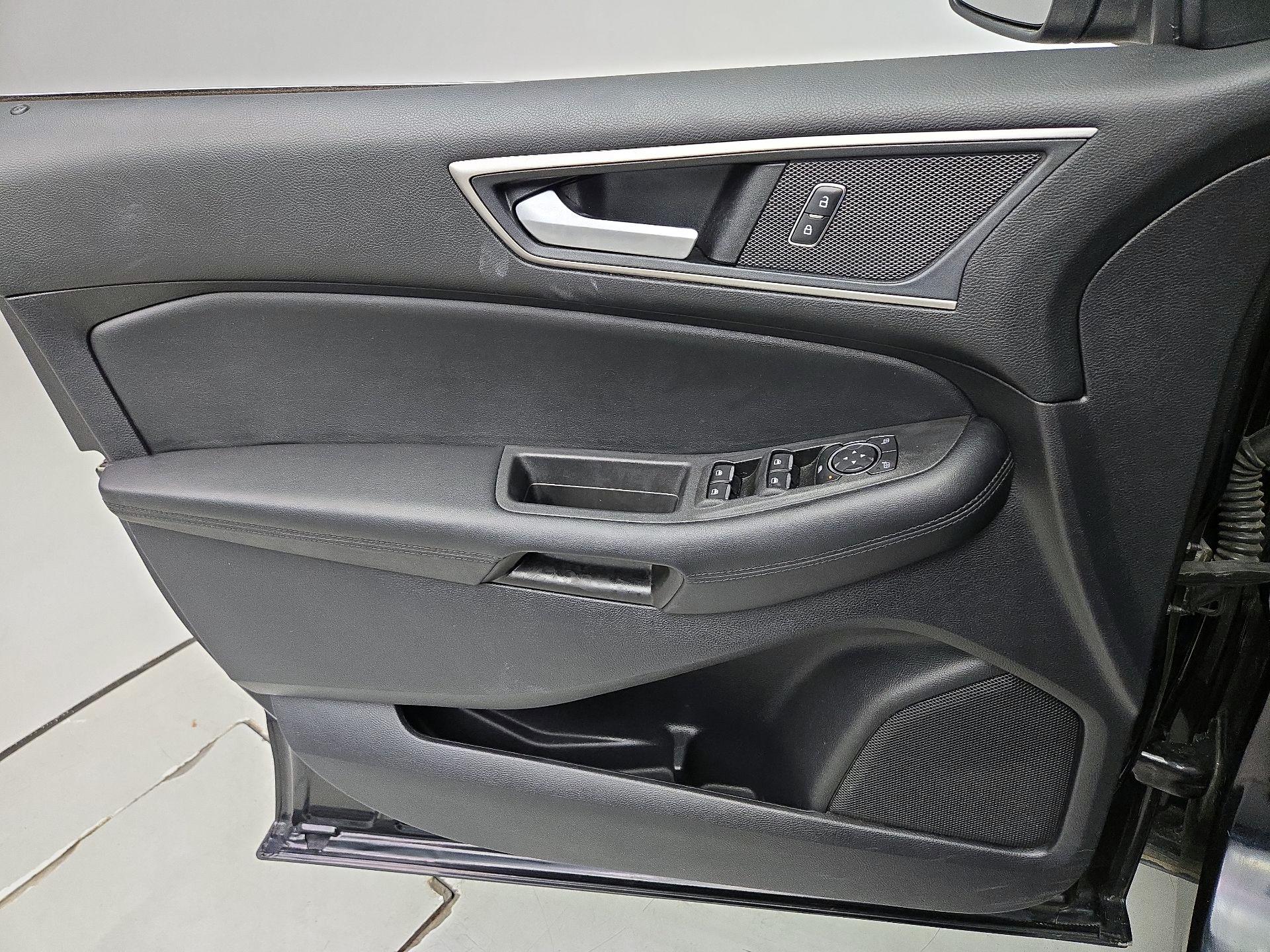 Thumbnail: 2022 Ford Edge - 12