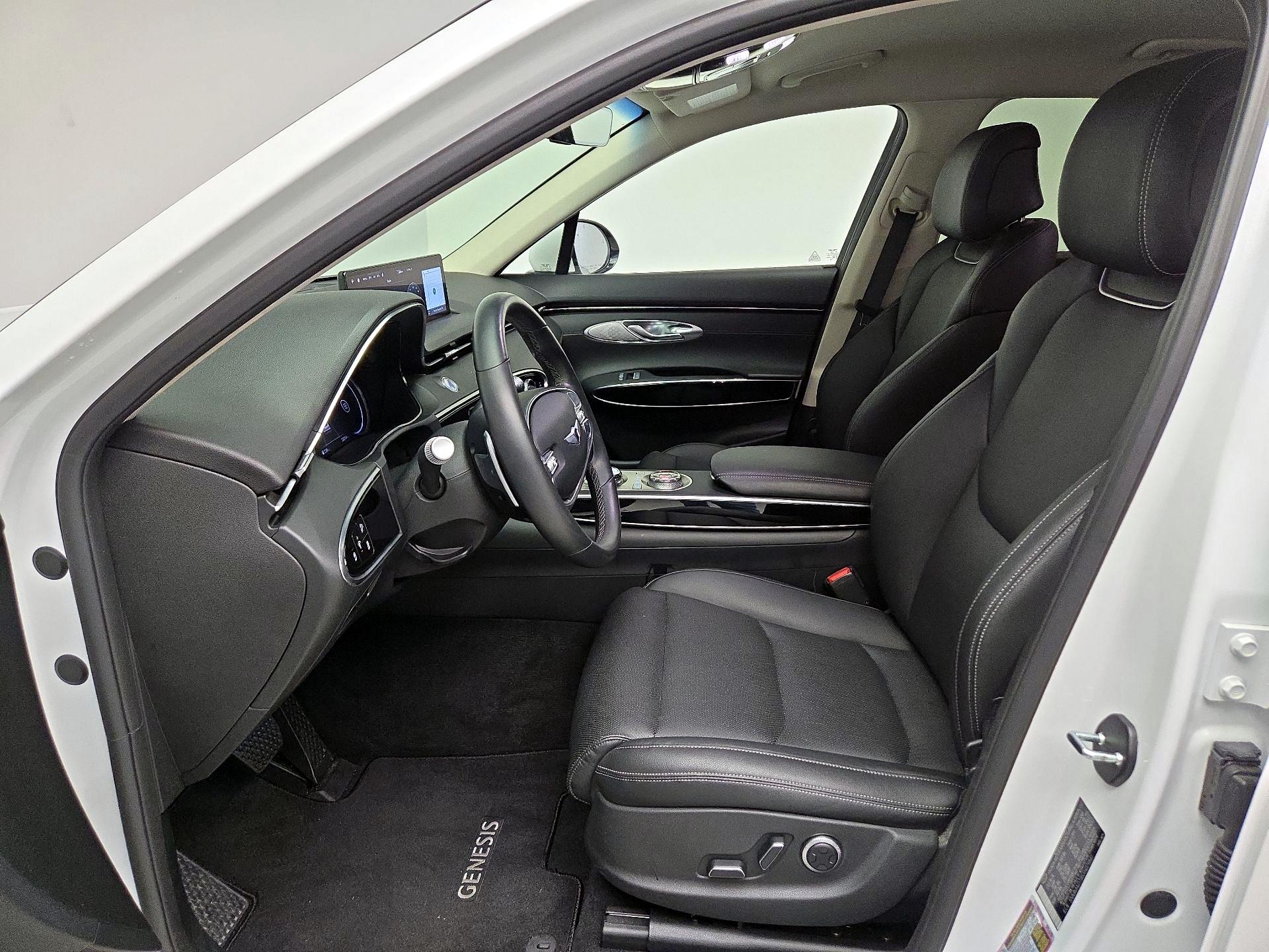 Thumbnail: 2025 Genesis GV70 - 11
