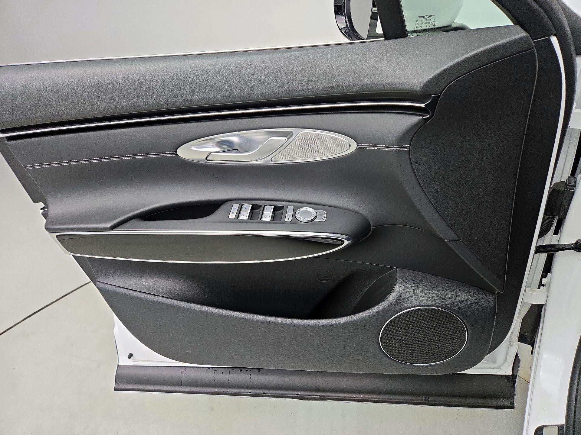 Thumbnail: 2025 Genesis GV70 - 12