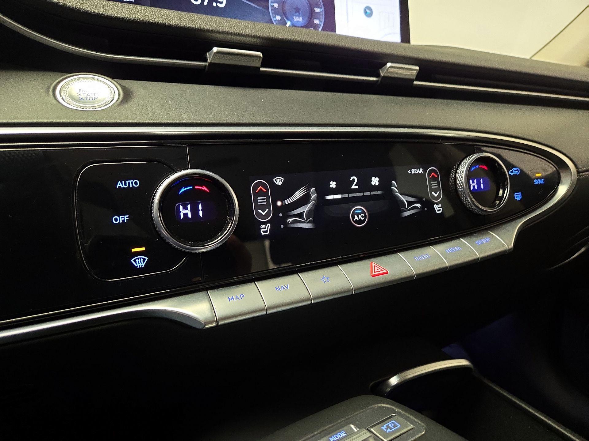 Thumbnail: 2025 Genesis GV70 - 17