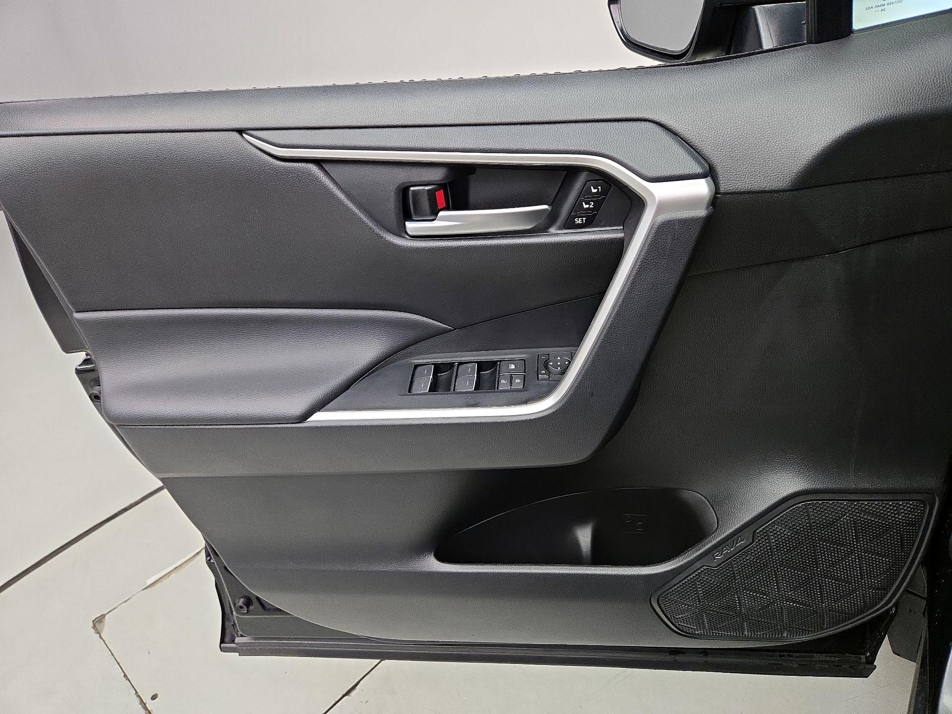 Thumbnail: 2025 Toyota RAV4 - 12