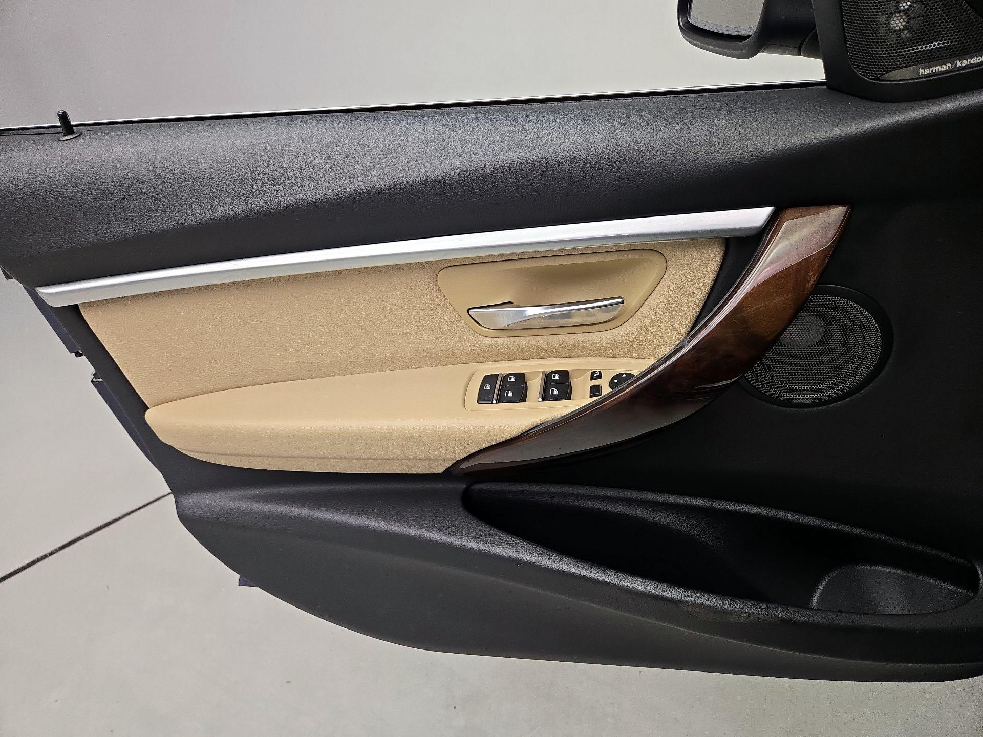 Thumbnail: 2017 BMW 3 Series - 12