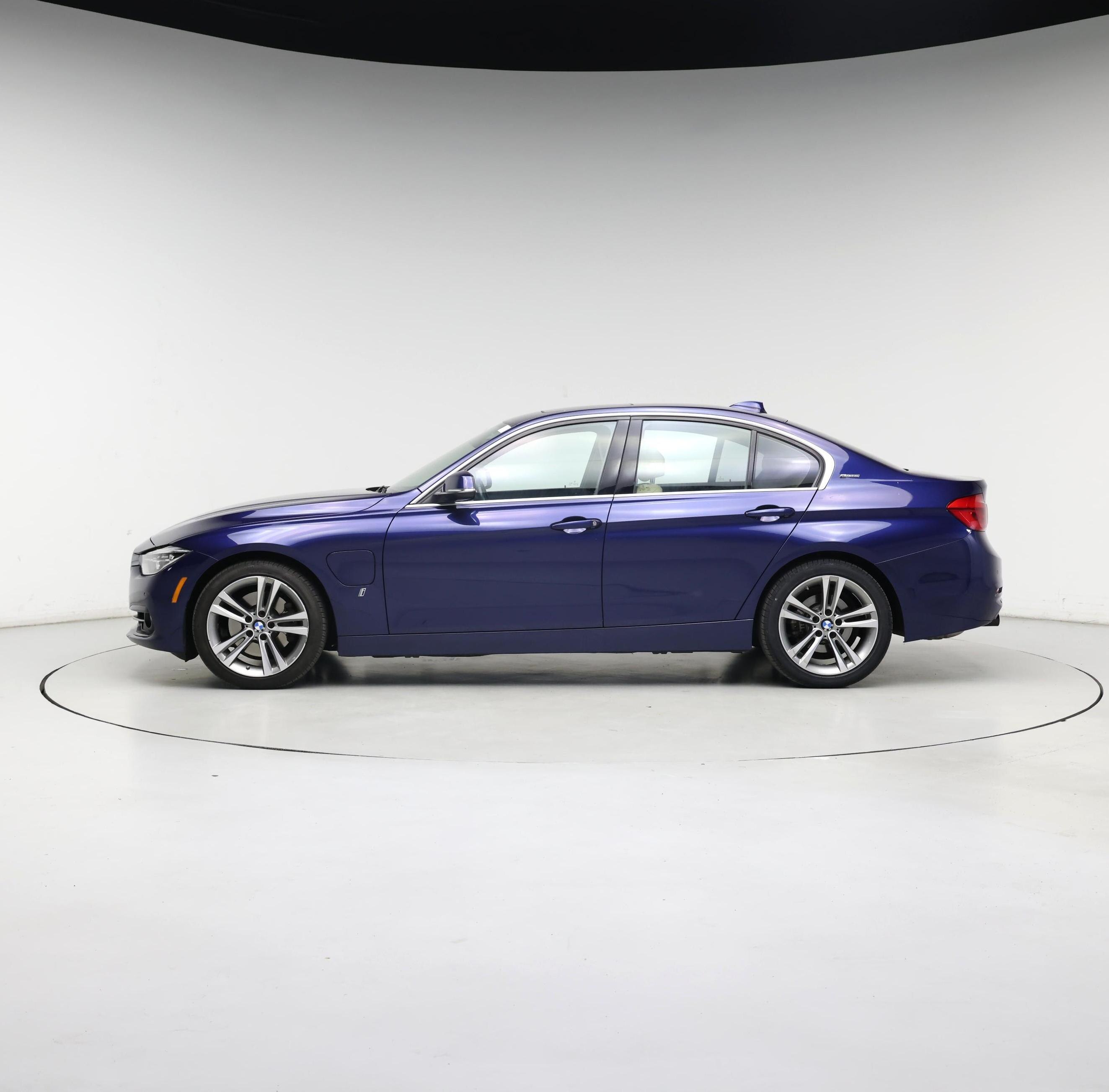 Thumbnail: 2017 BMW 3 Series - 3