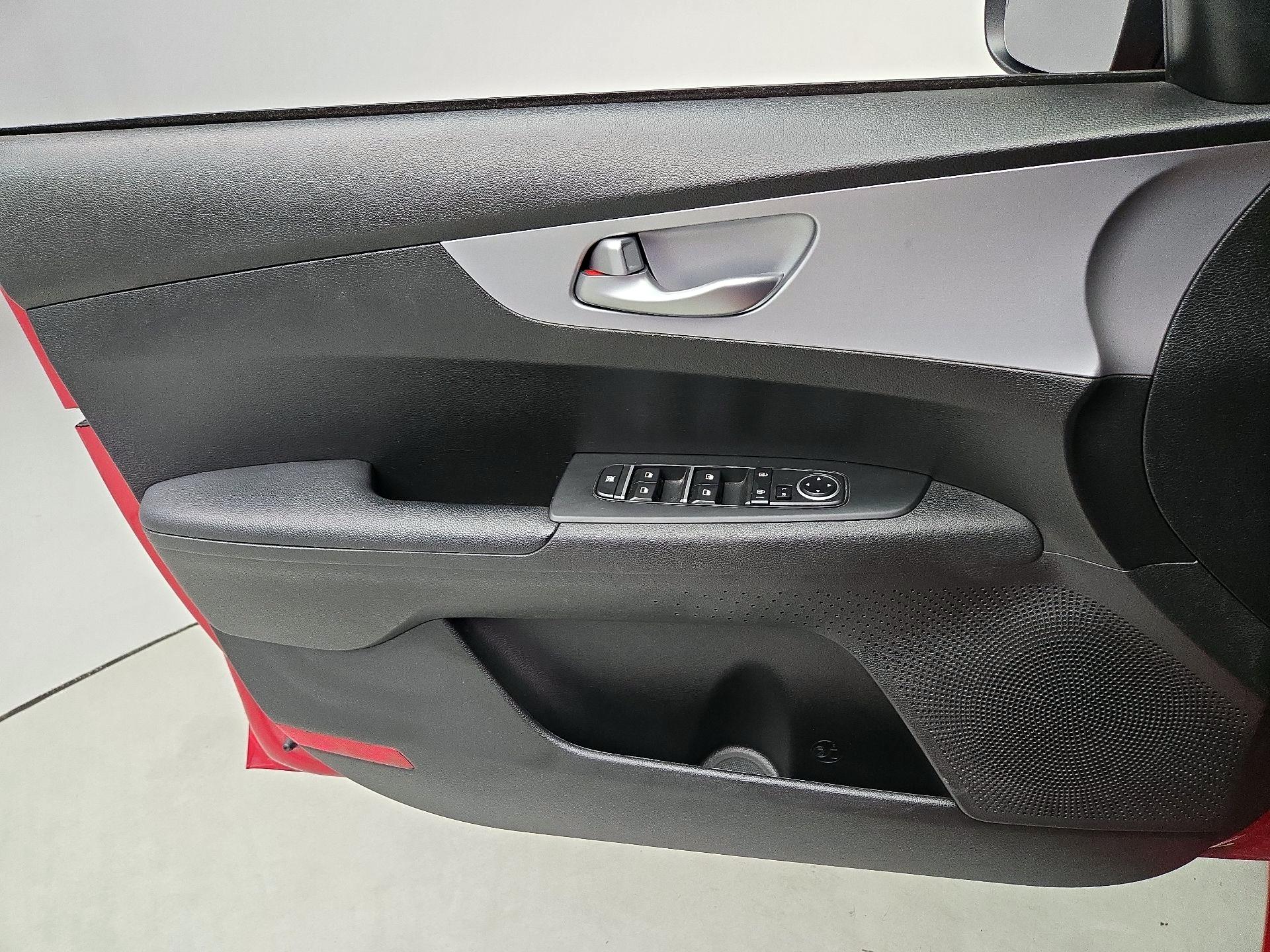 Thumbnail: 2023 Kia Forte - 12