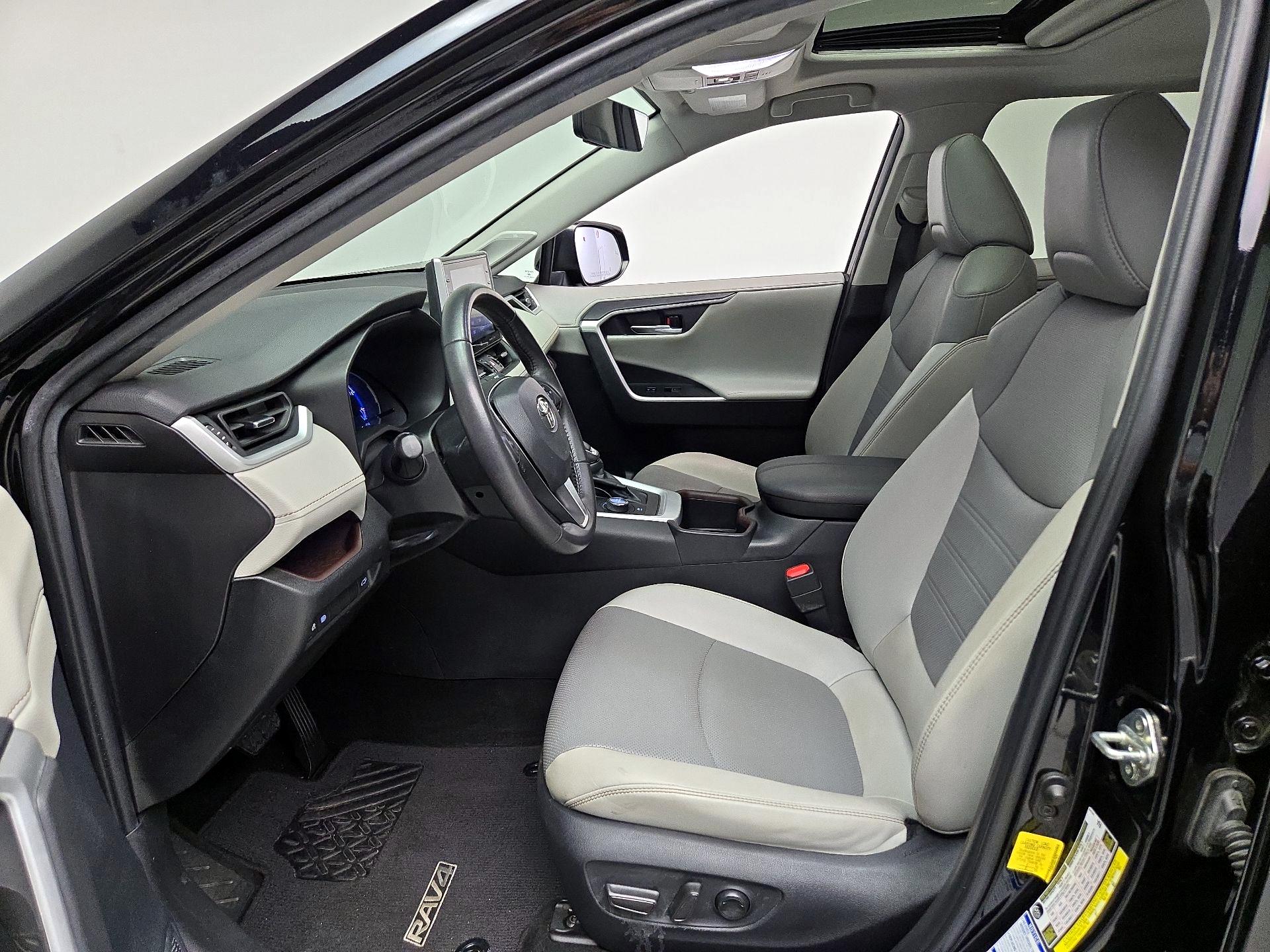 Thumbnail: 2022 Toyota RAV4 - 11