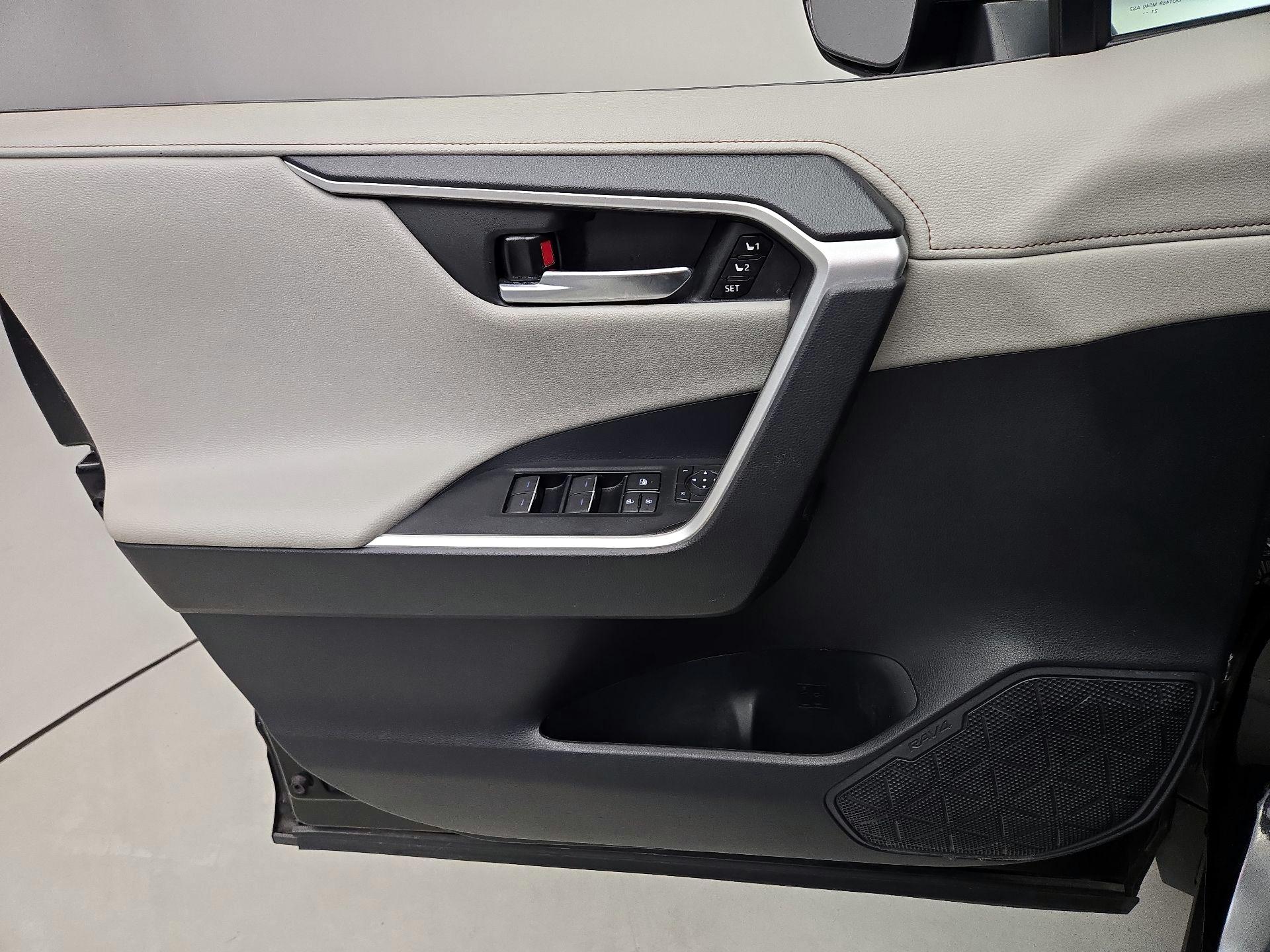 Thumbnail: 2022 Toyota RAV4 - 12