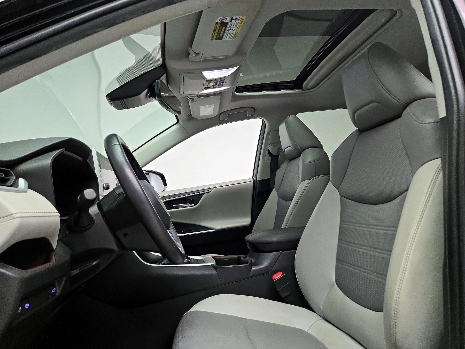 Thumbnail: 2022 Toyota RAV4 - 19