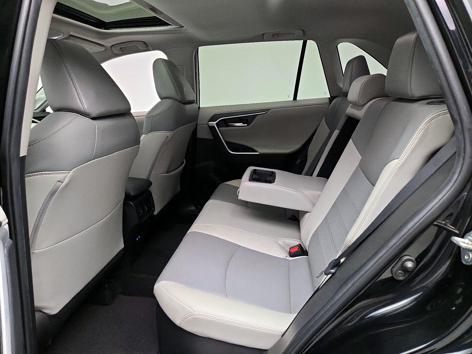 Thumbnail: 2022 Toyota RAV4 - 20