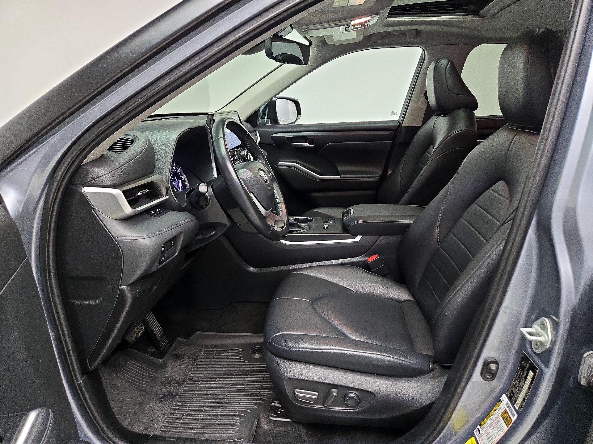 Thumbnail: 2023 Toyota Highlander - 11