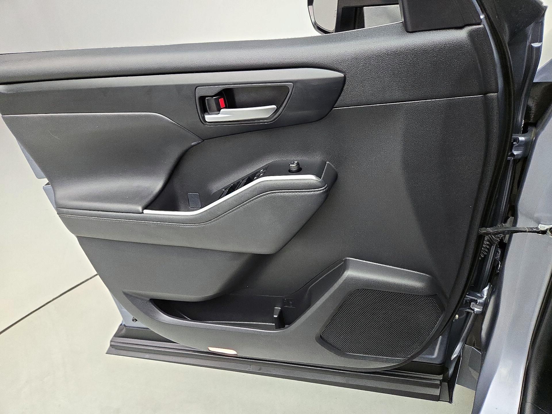 Thumbnail: 2023 Toyota Highlander - 12