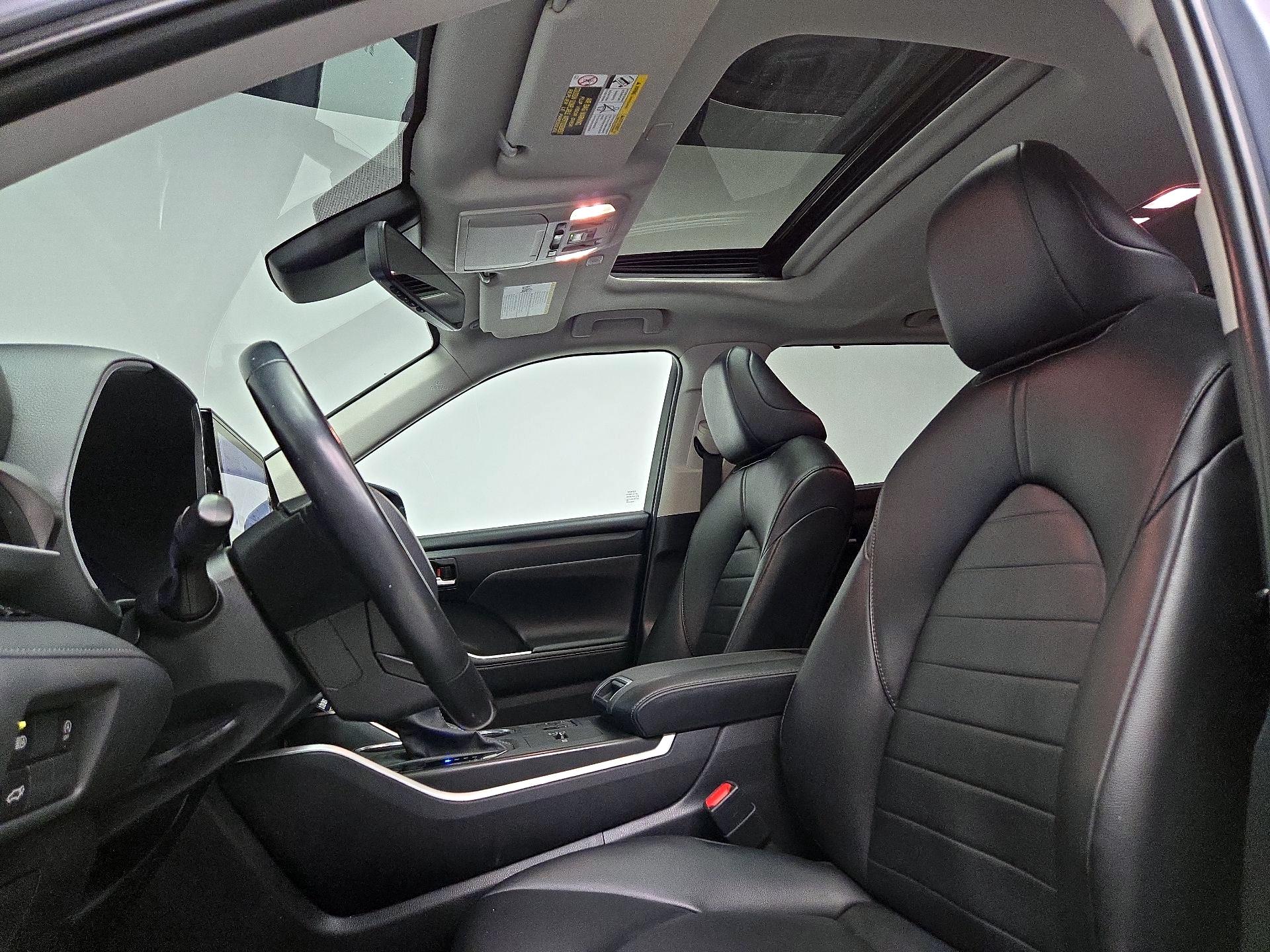 Thumbnail: 2023 Toyota Highlander - 19