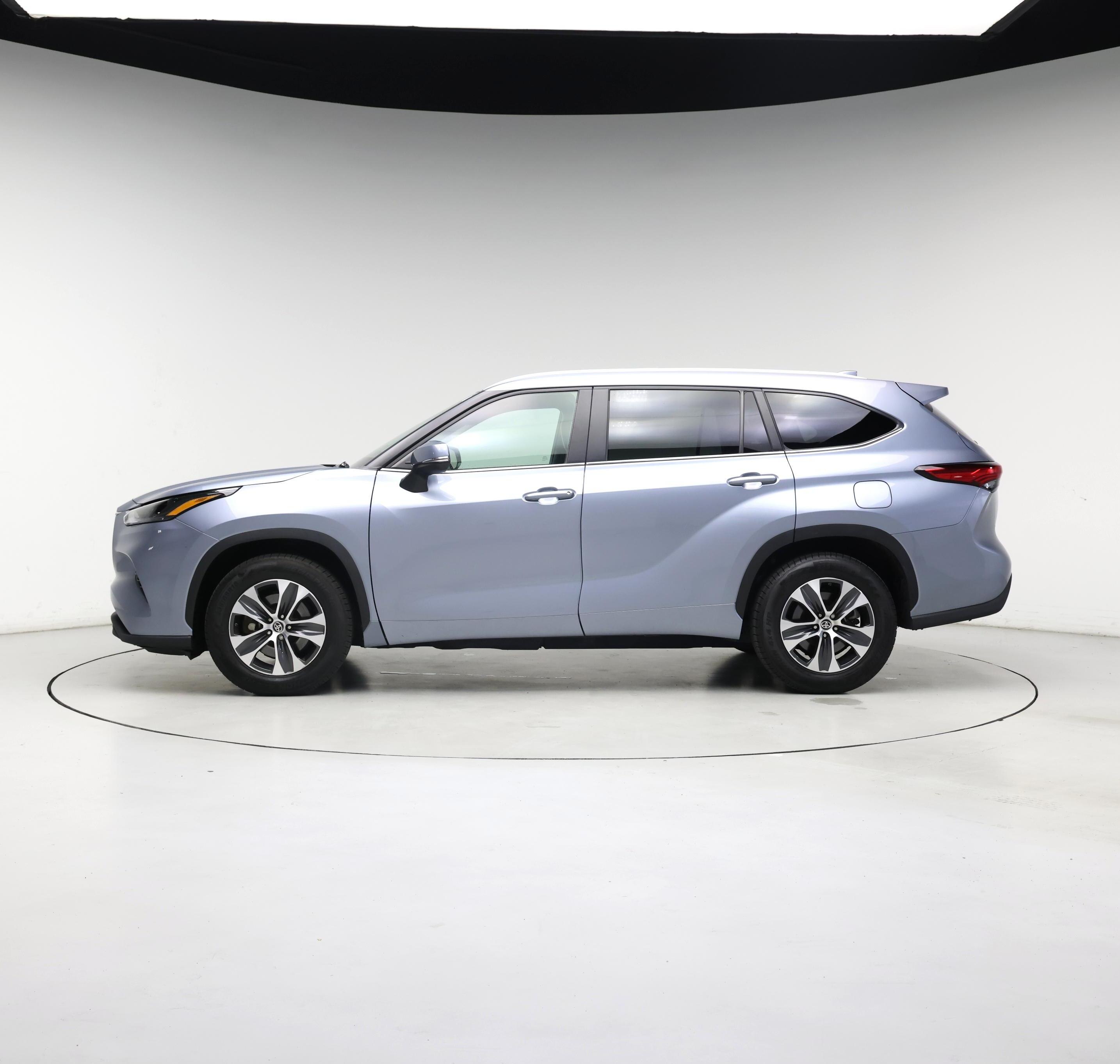 Thumbnail: 2023 Toyota Highlander - 3