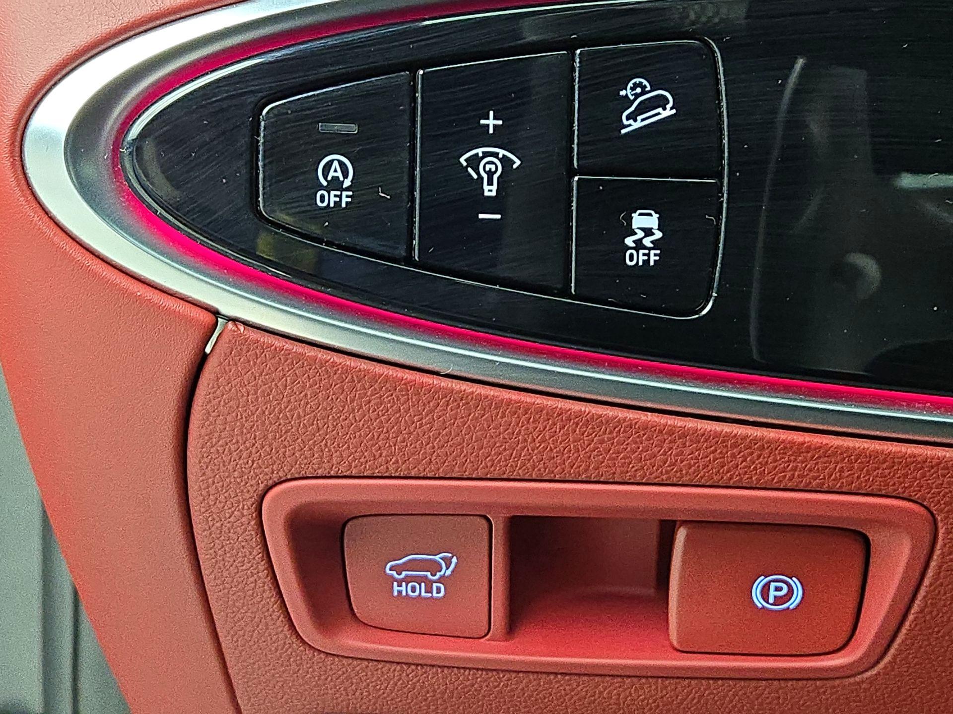 Thumbnail: 2022 Genesis GV70 - 13