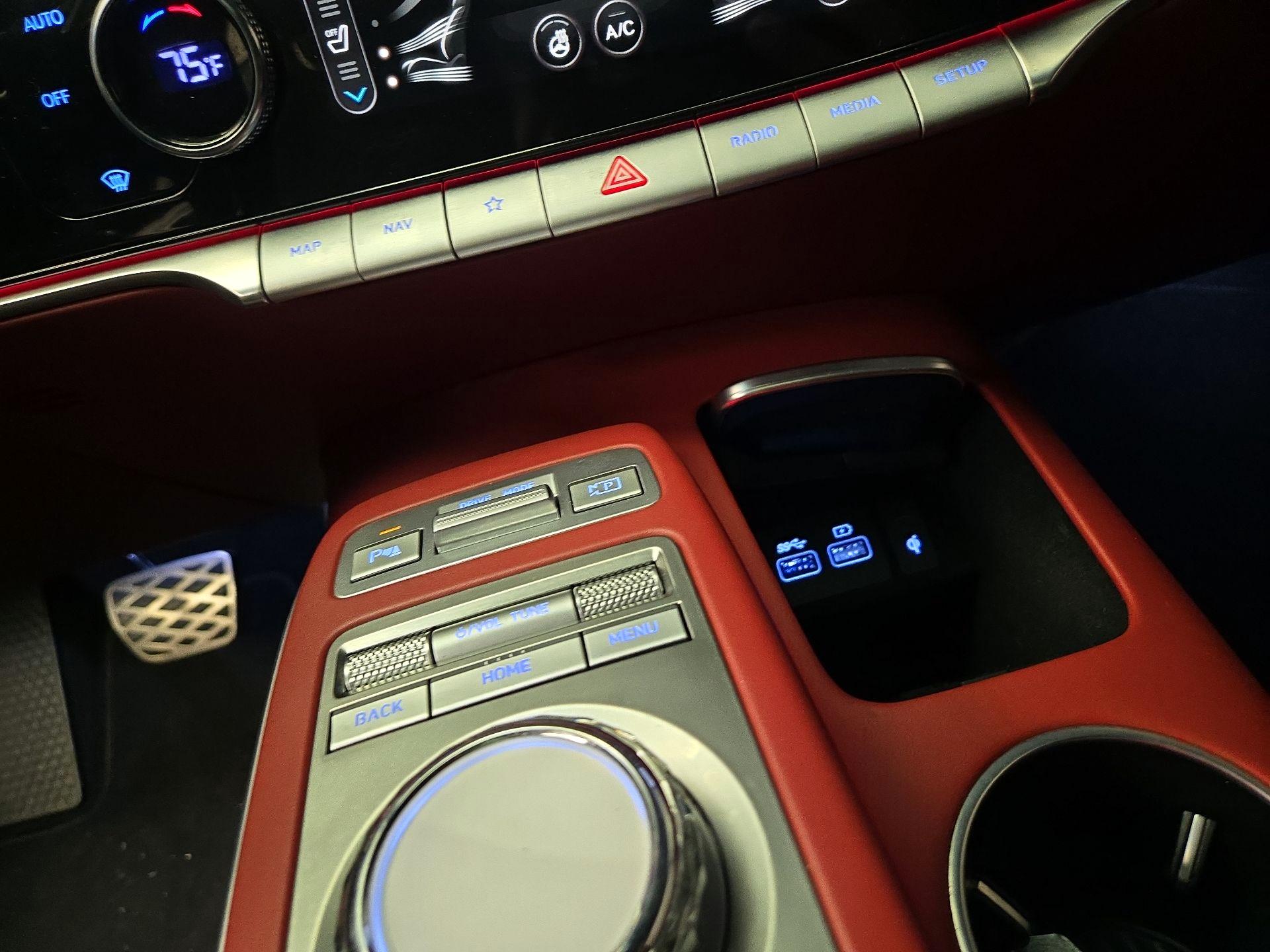 Thumbnail: 2022 Genesis GV70 - 19