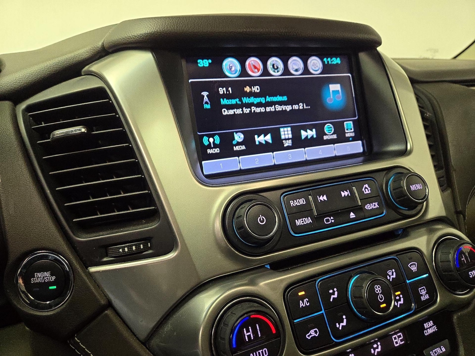 2020 Chevrolet Suburban Premier - Photo 17