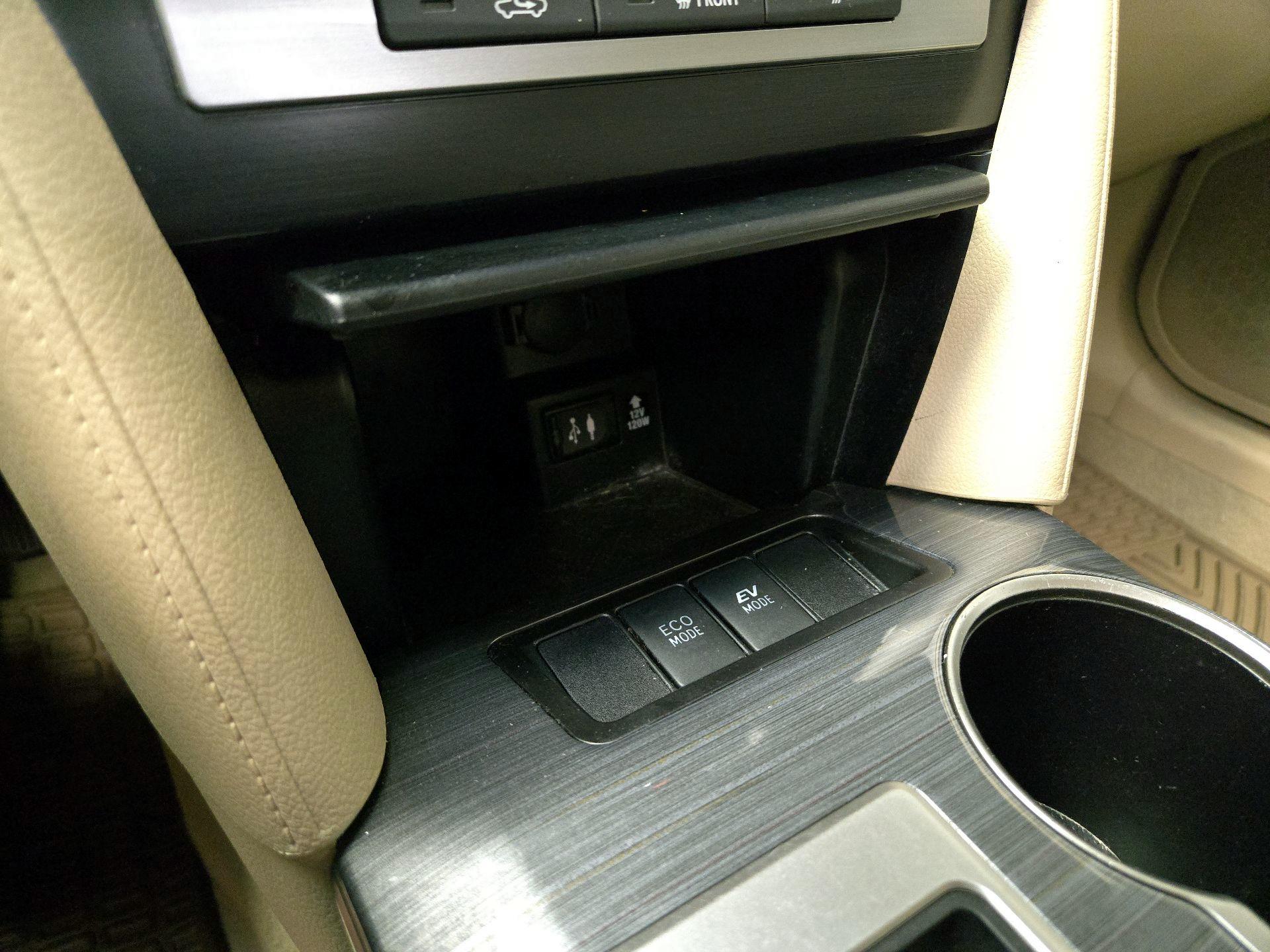 Thumbnail: 2014 Toyota Camry - 18