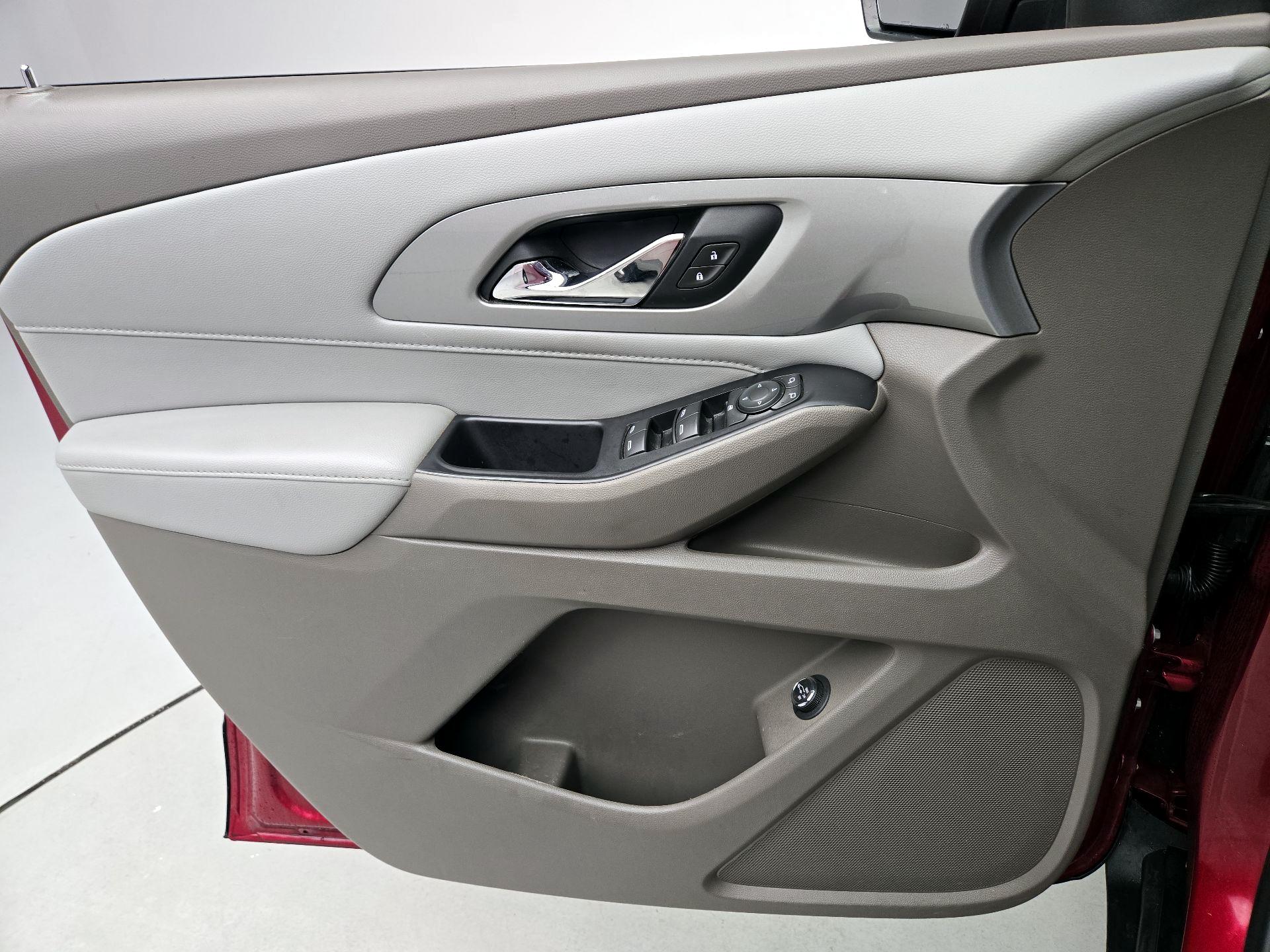 Thumbnail: 2021 Chevrolet Traverse - 12