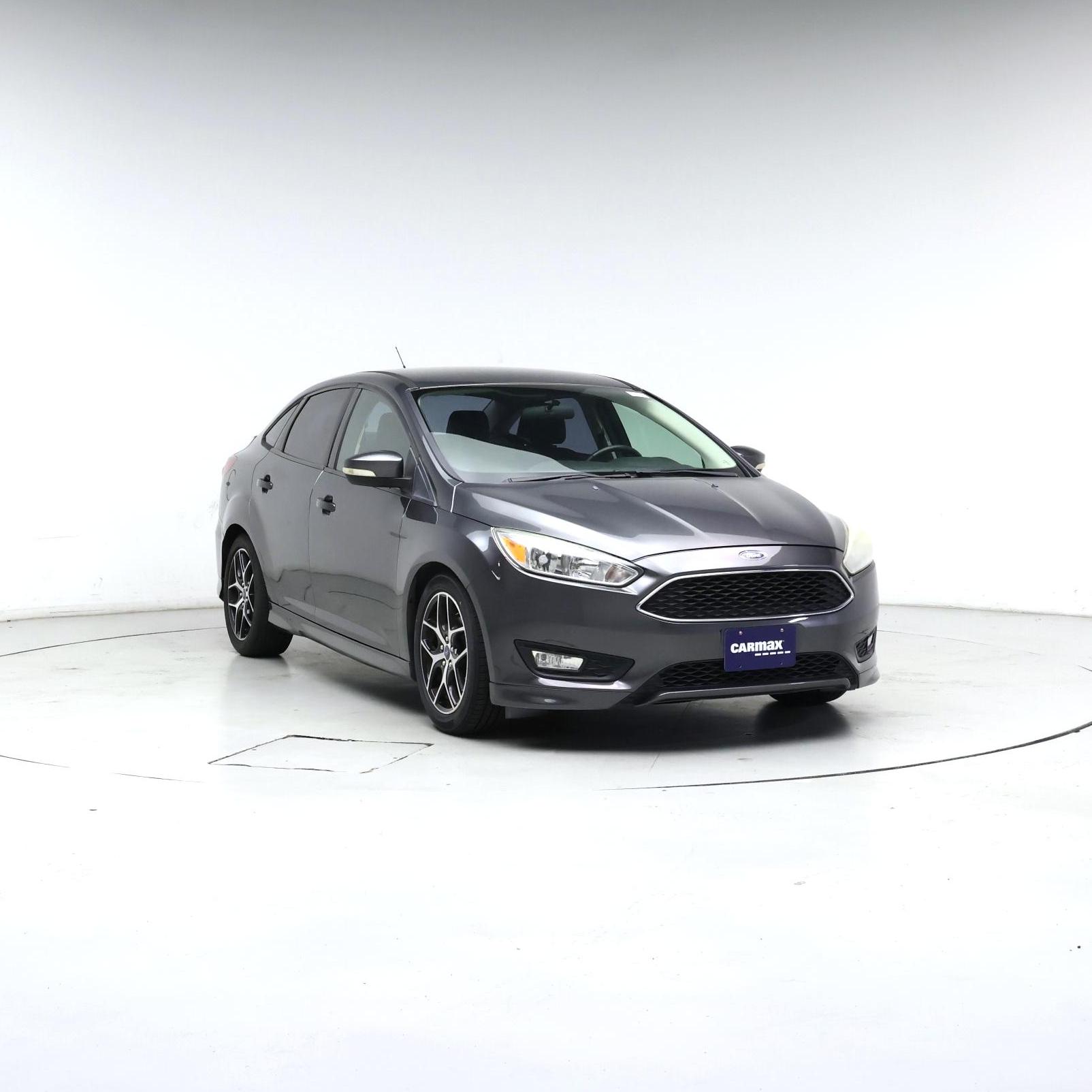 Gray 2016 Ford Focus SE Sedan Front-Wheel Drive Automatic