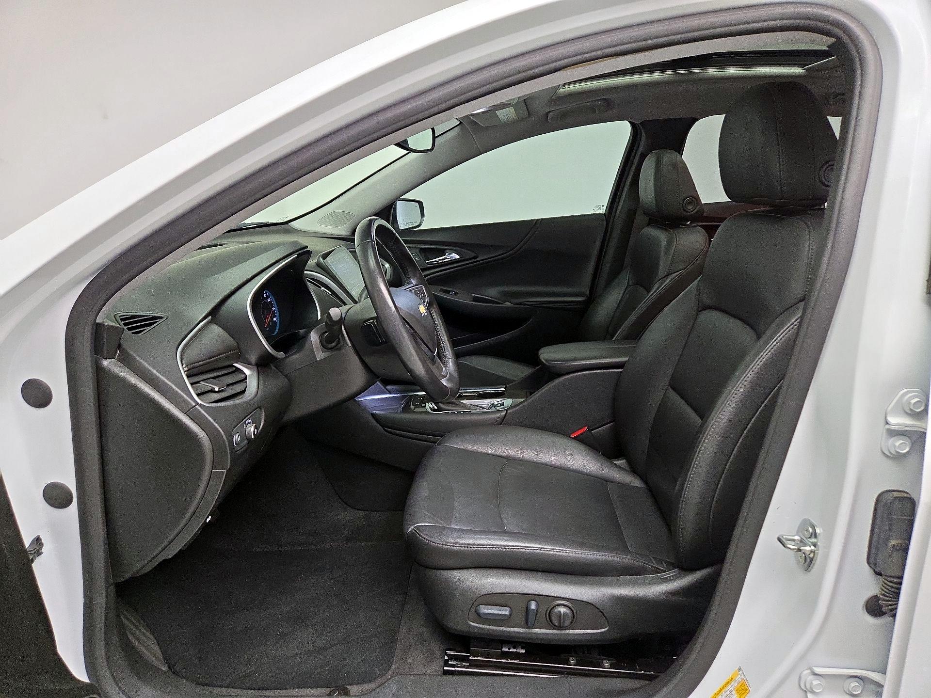 Thumbnail: 2022 Chevrolet Malibu - 11